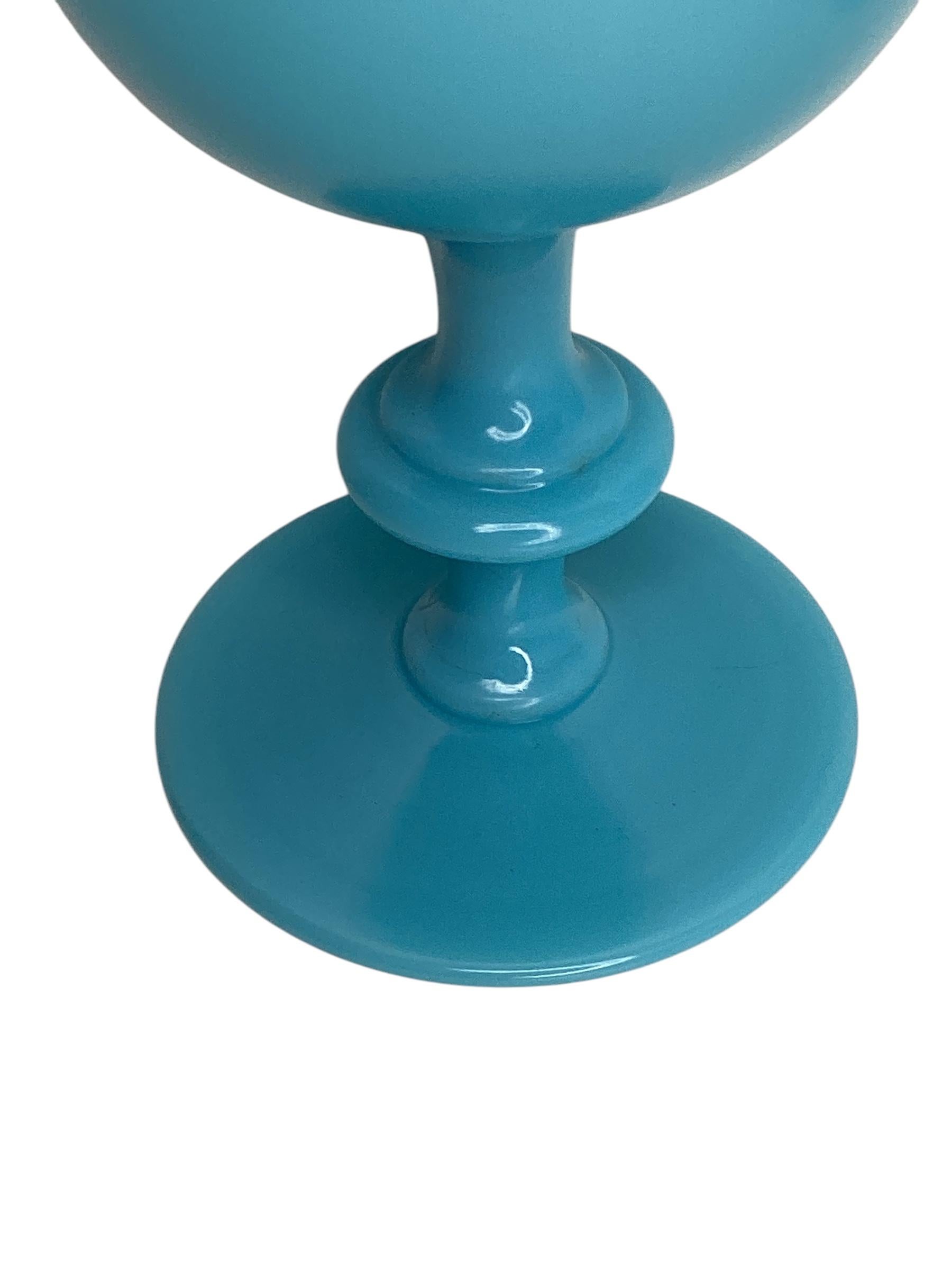 Set von acht Portieux Vallerysthal-Wein- oder Wasserkelchen aus türkisblauem Opal in Türkis (Mitte des 20. Jahrhunderts) im Angebot