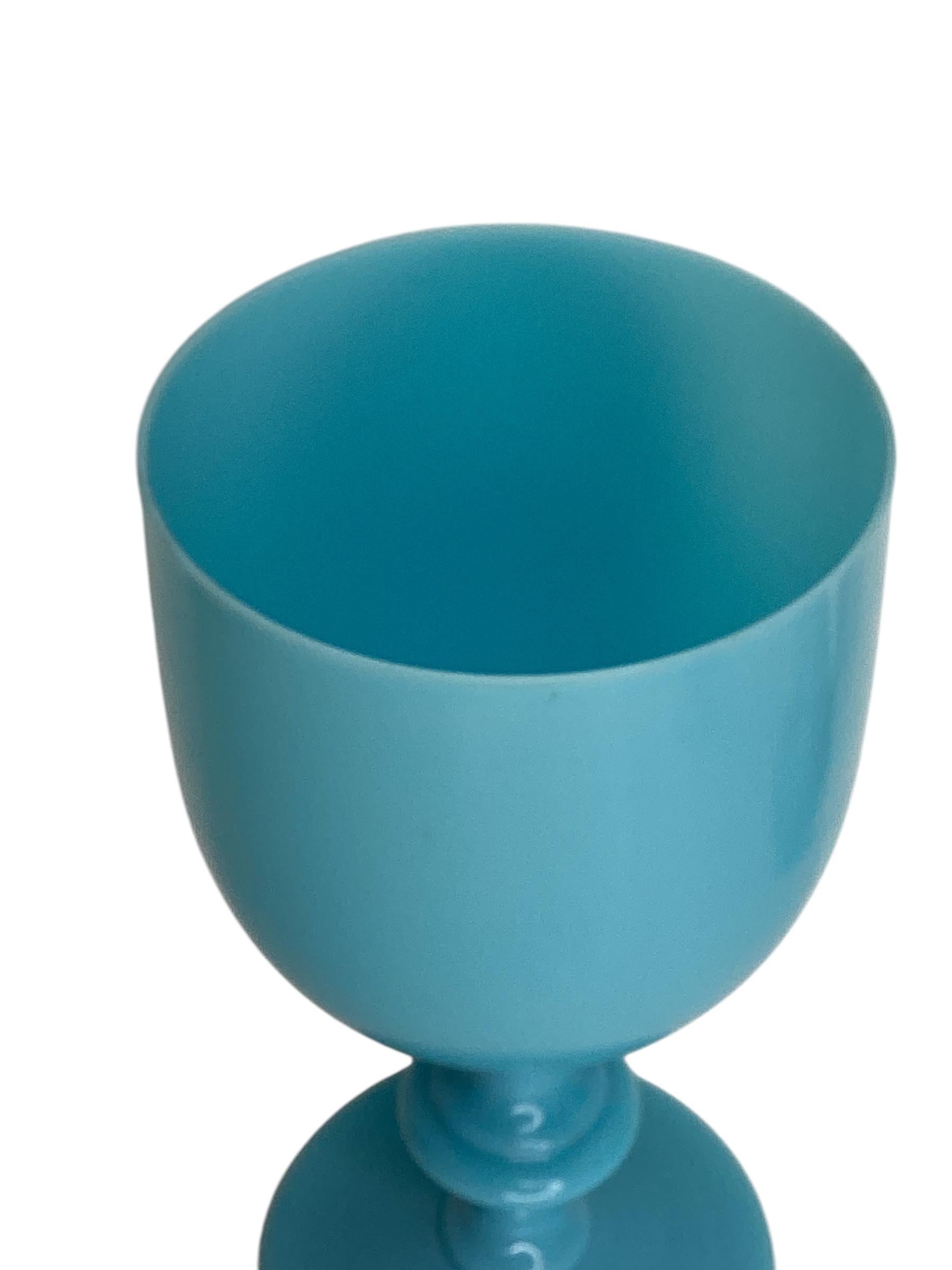 Set von acht Portieux Vallerysthal-Wein- oder Wasserkelchen aus türkisblauem Opal in Türkis (Opalglas) im Angebot