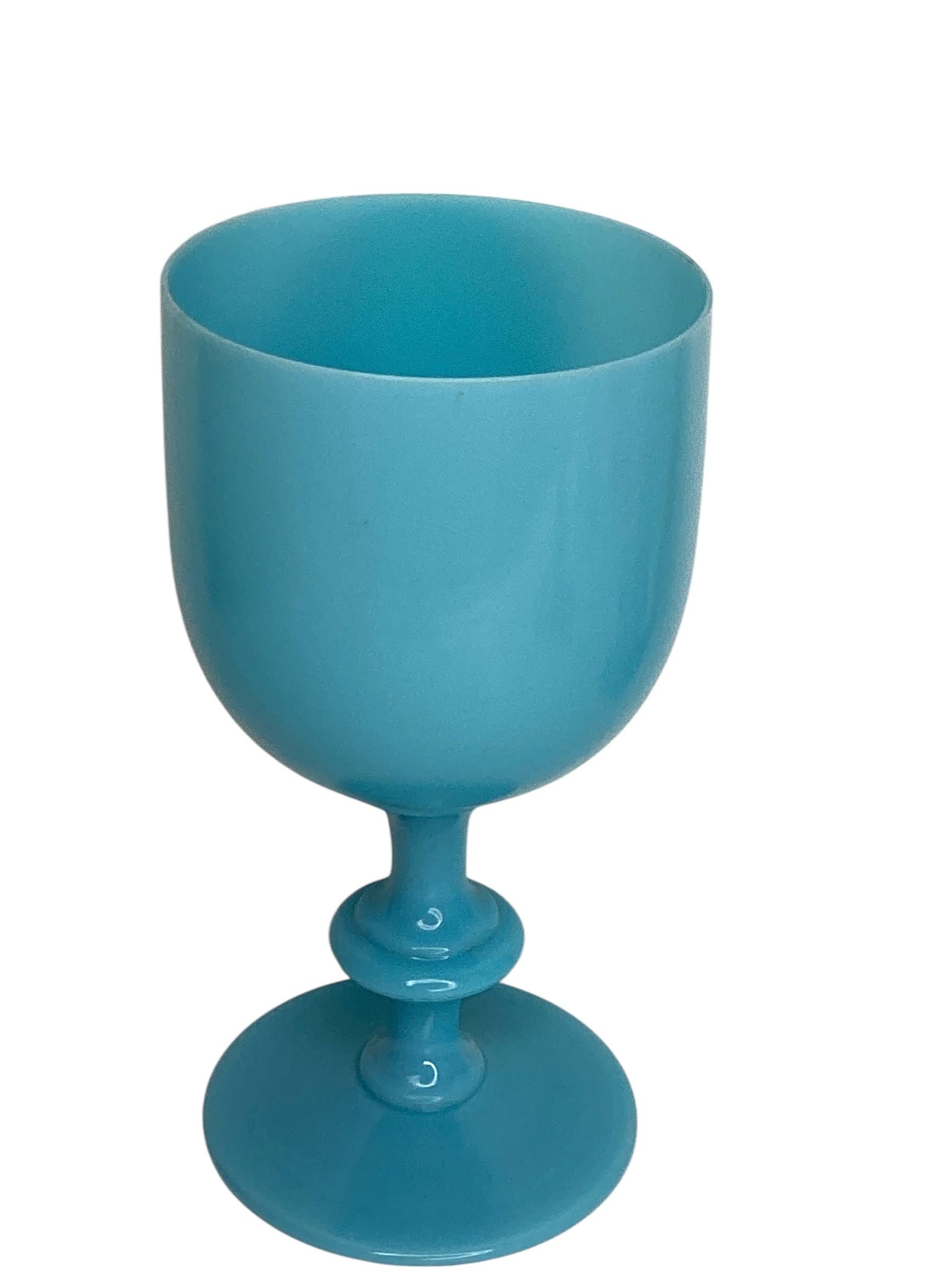 Set von acht Portieux Vallerysthal-Wein- oder Wasserkelchen aus türkisblauem Opal in Türkis im Angebot 1