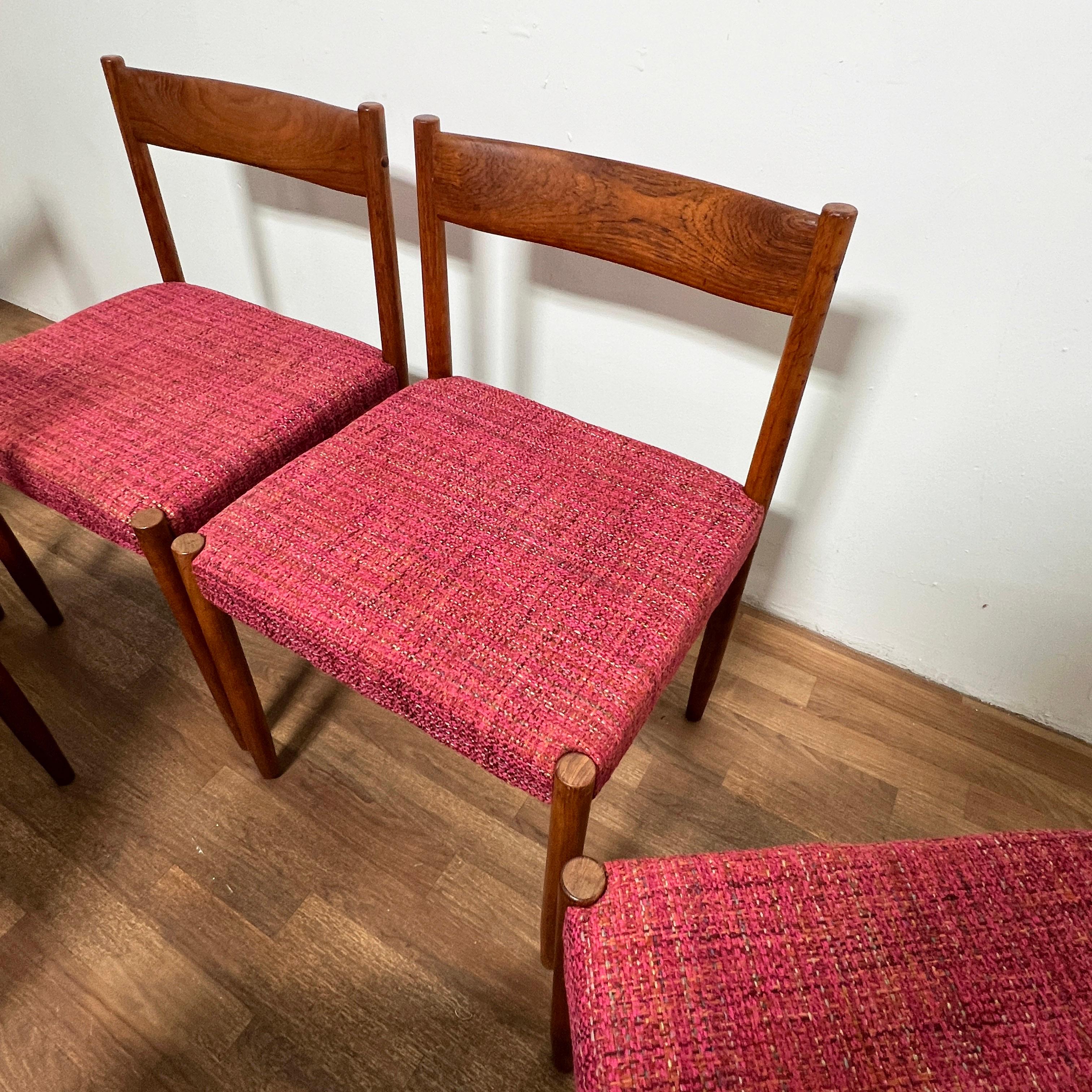 Tissu d'ameublement Ensemble de huit chaises de salle à manger en teck danois Poul Volther pour Rojle Frem Circa 1960s en vente