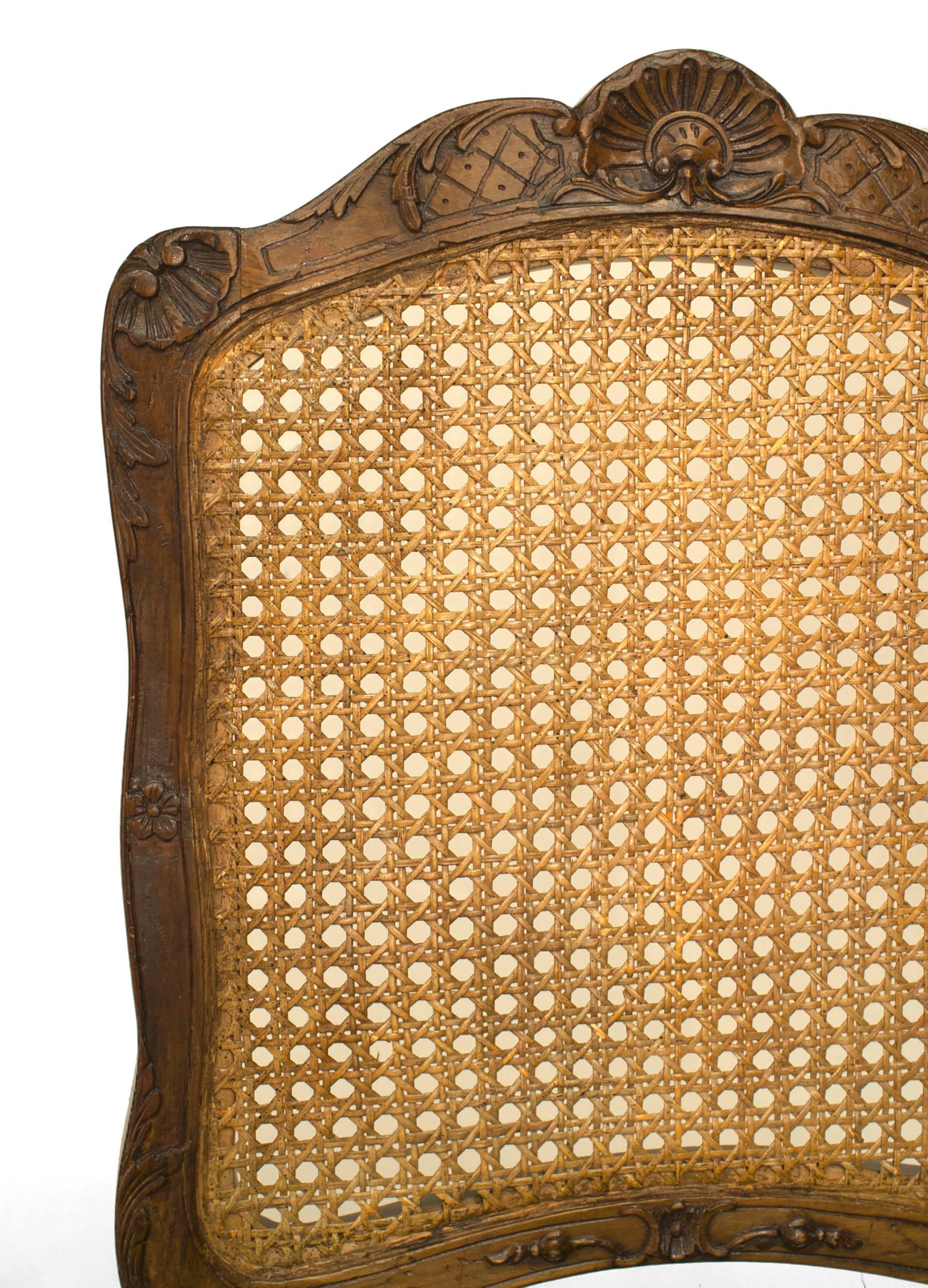 Français Ensemble de 8 chaises d'appoint vertes Louis XV provinciales françaises en vente