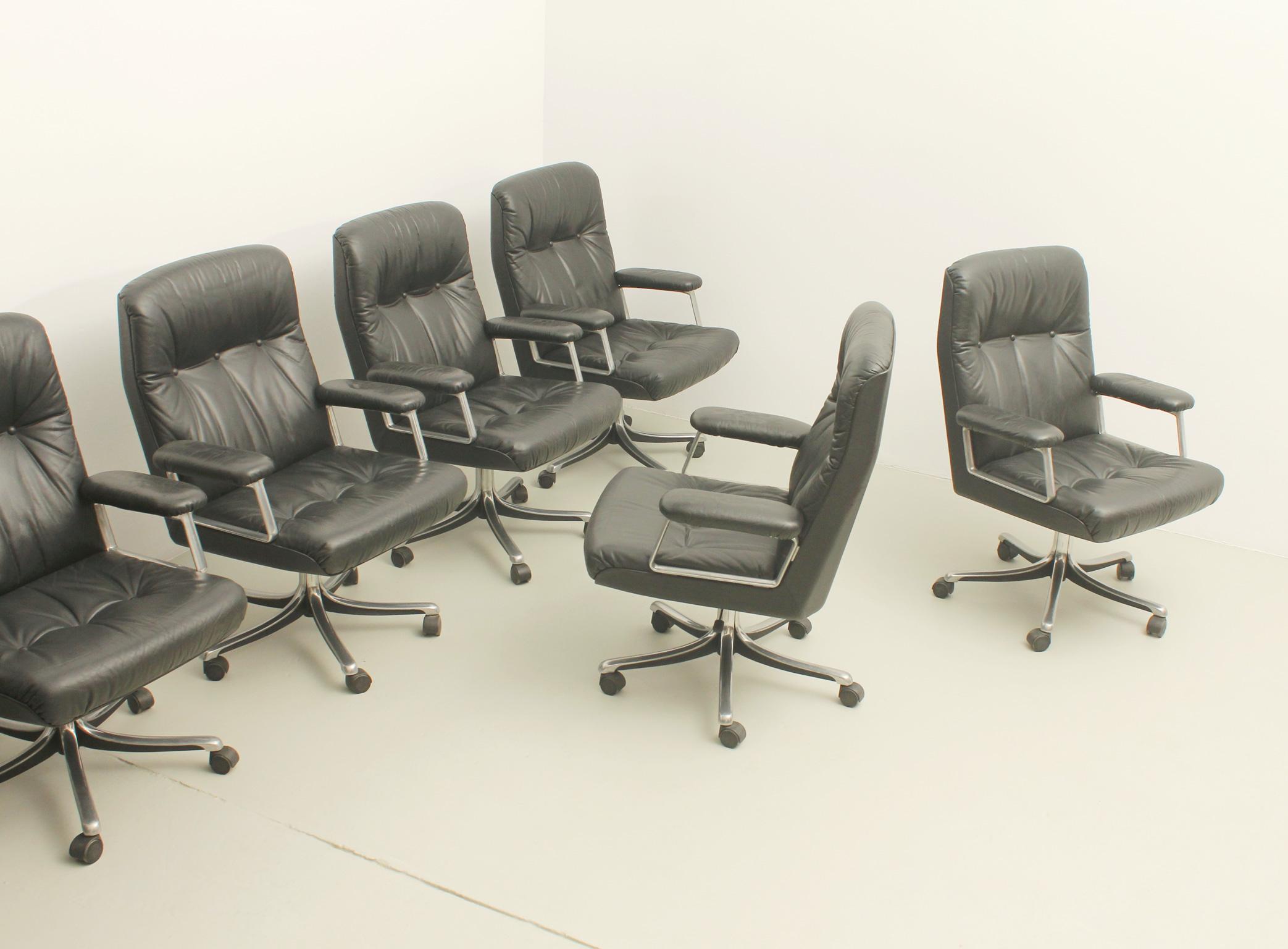 Italian Set of Eight Leather Office Chairs by Osvaldo Borsani for Tecno For Sale