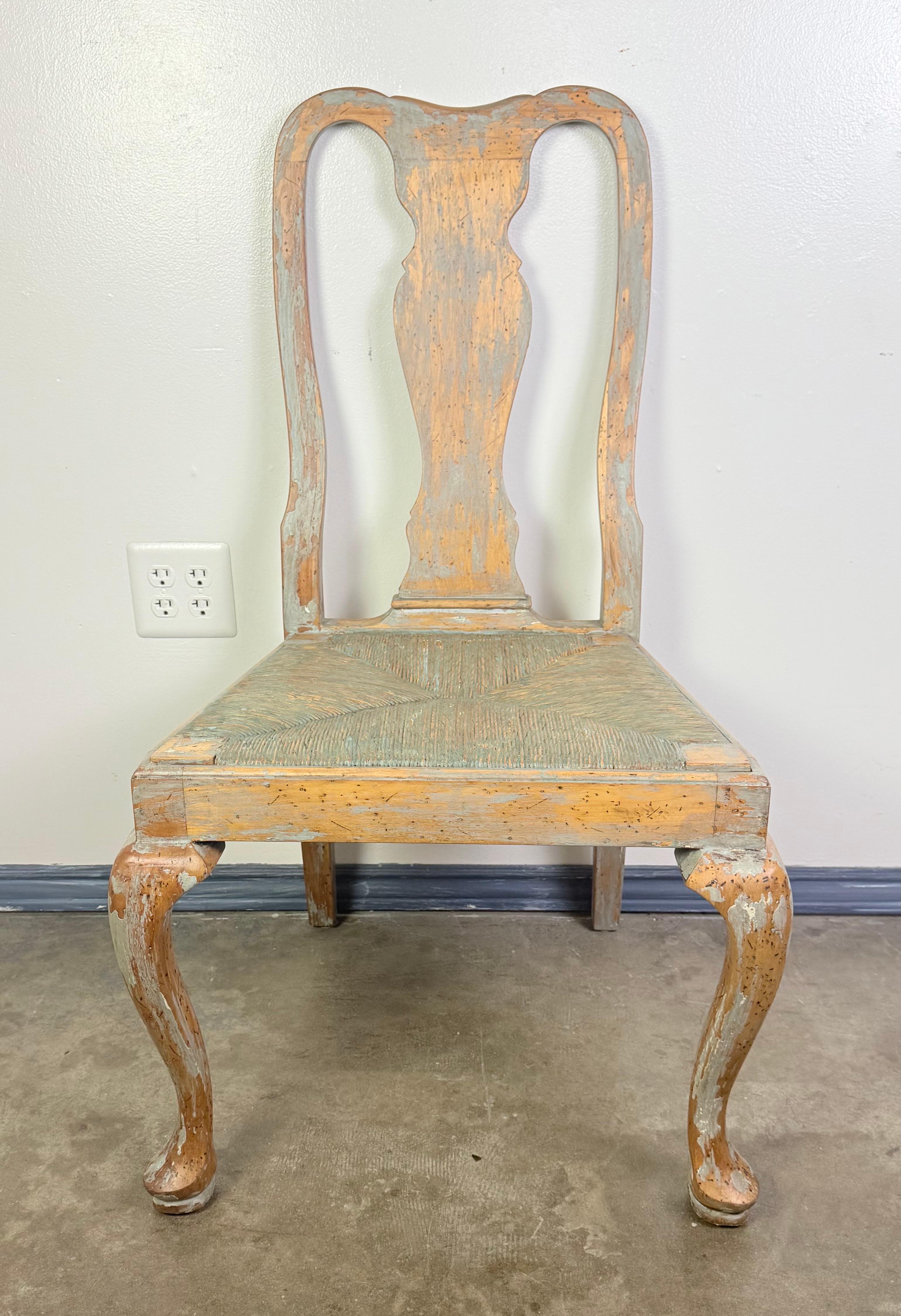 20ième siècle Ensemble de huit chaises de salle à manger Queen Anne en vente