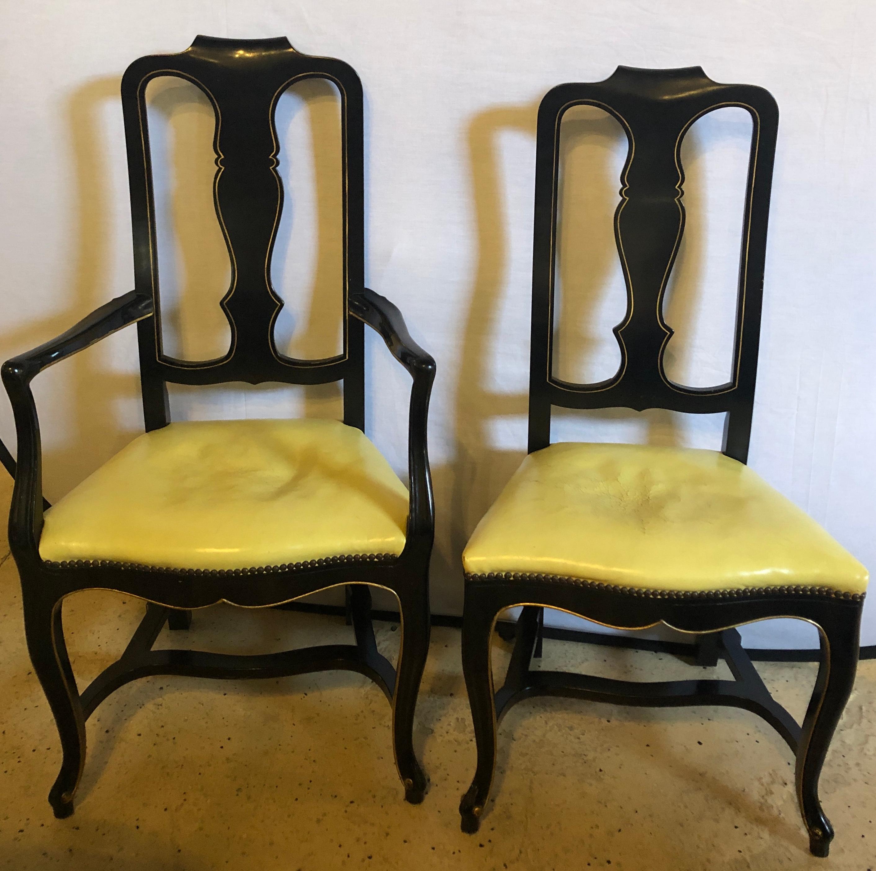 Neoclassical Set of Eight Queen Anne Style Ebonized and Gilt Decorated Dining Chairs For Sale