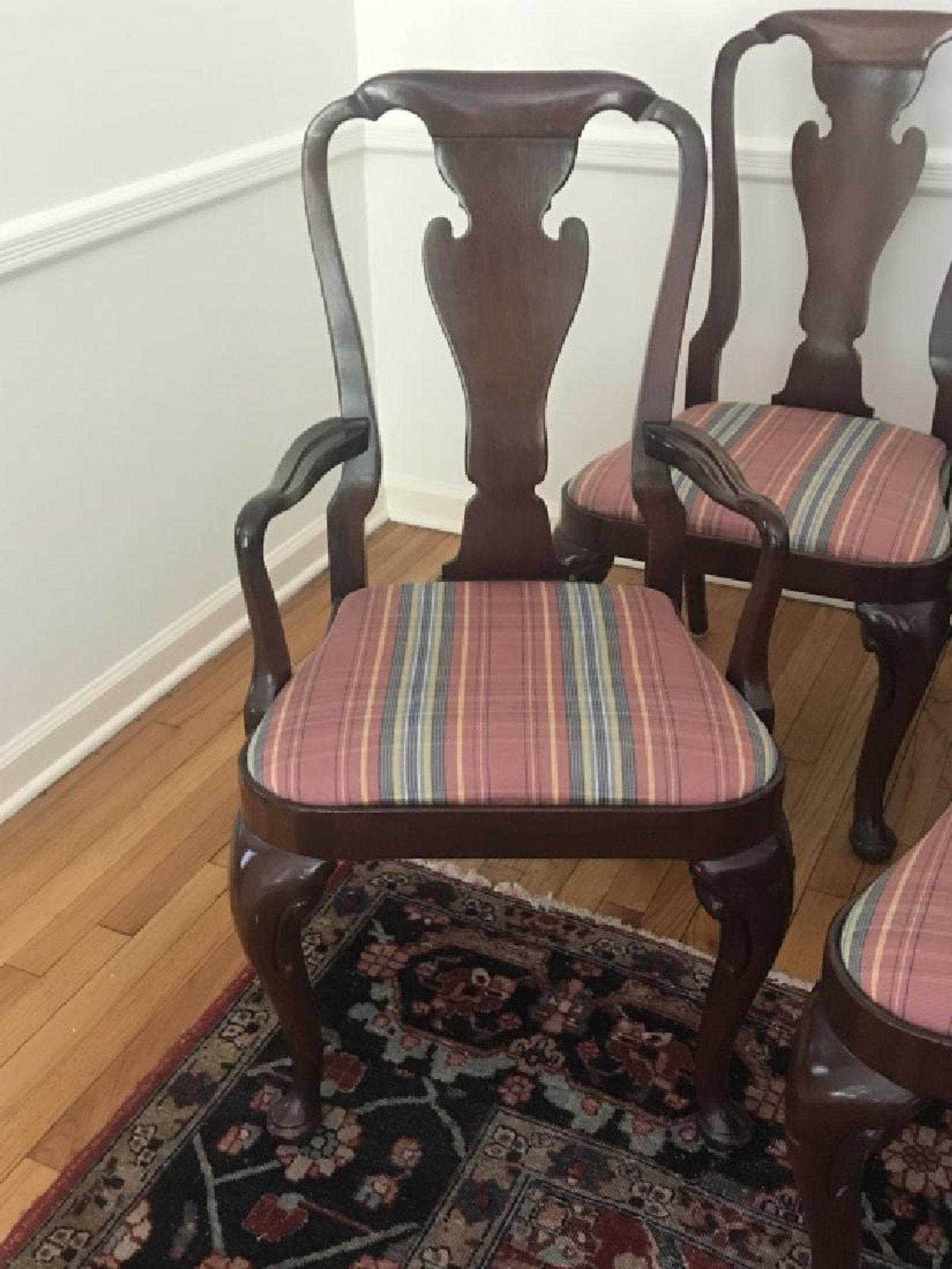 Set of solid mahogany Queen Anne dining chairs made in the 20th century by Baker Furniture. Excellent condition and finish, great size, sturdy, good medium mahogany color. Two armchairs and six sides.