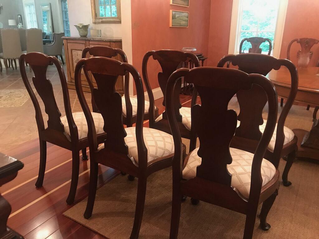 Set of Eight Queen Anne Style Dining Chairs In Good Condition In Southampton, NY