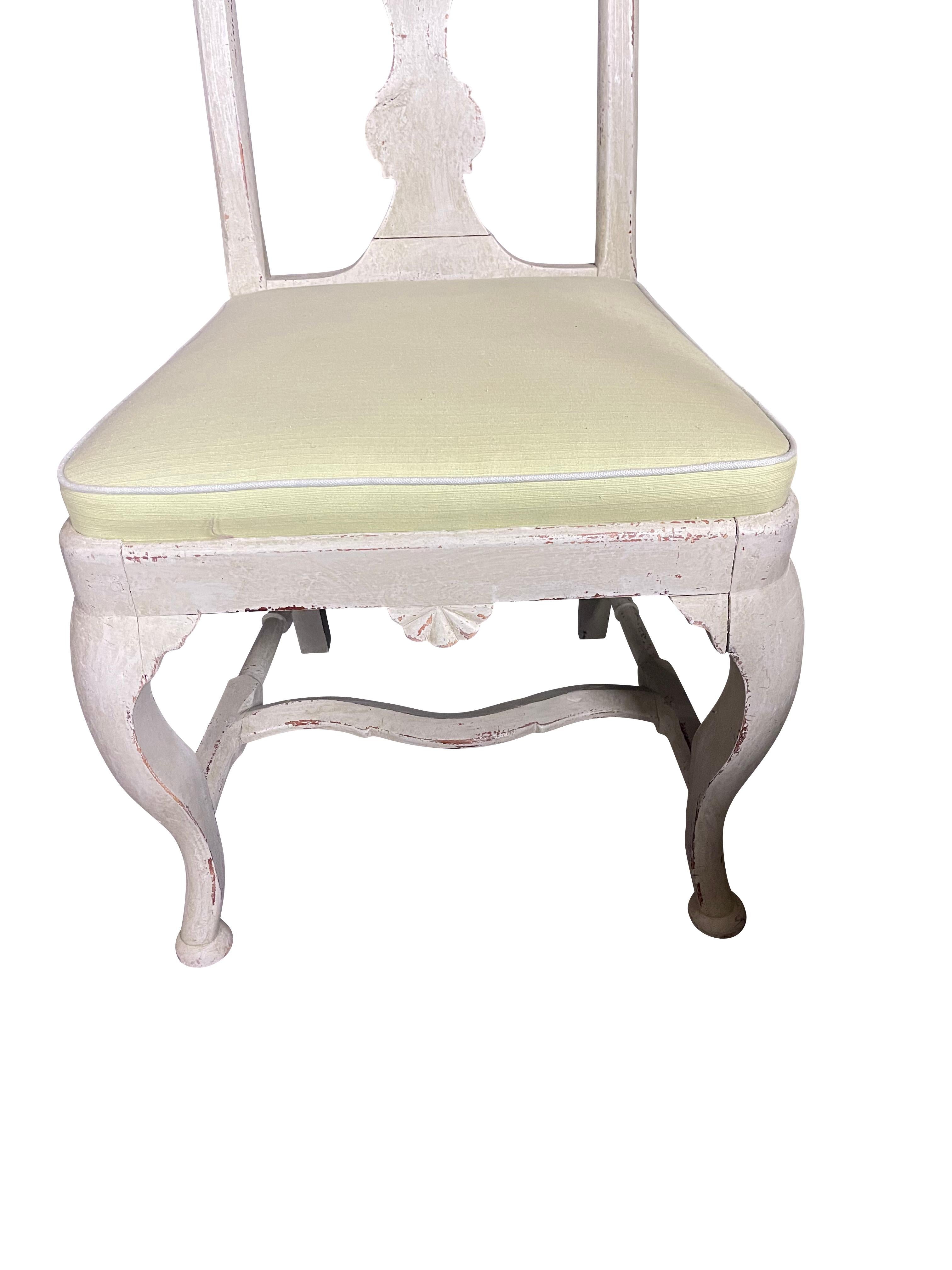 Gustavian Set of Eight Queen Anne Style Pale Grey Lime Washed Dining Chairs For Sale