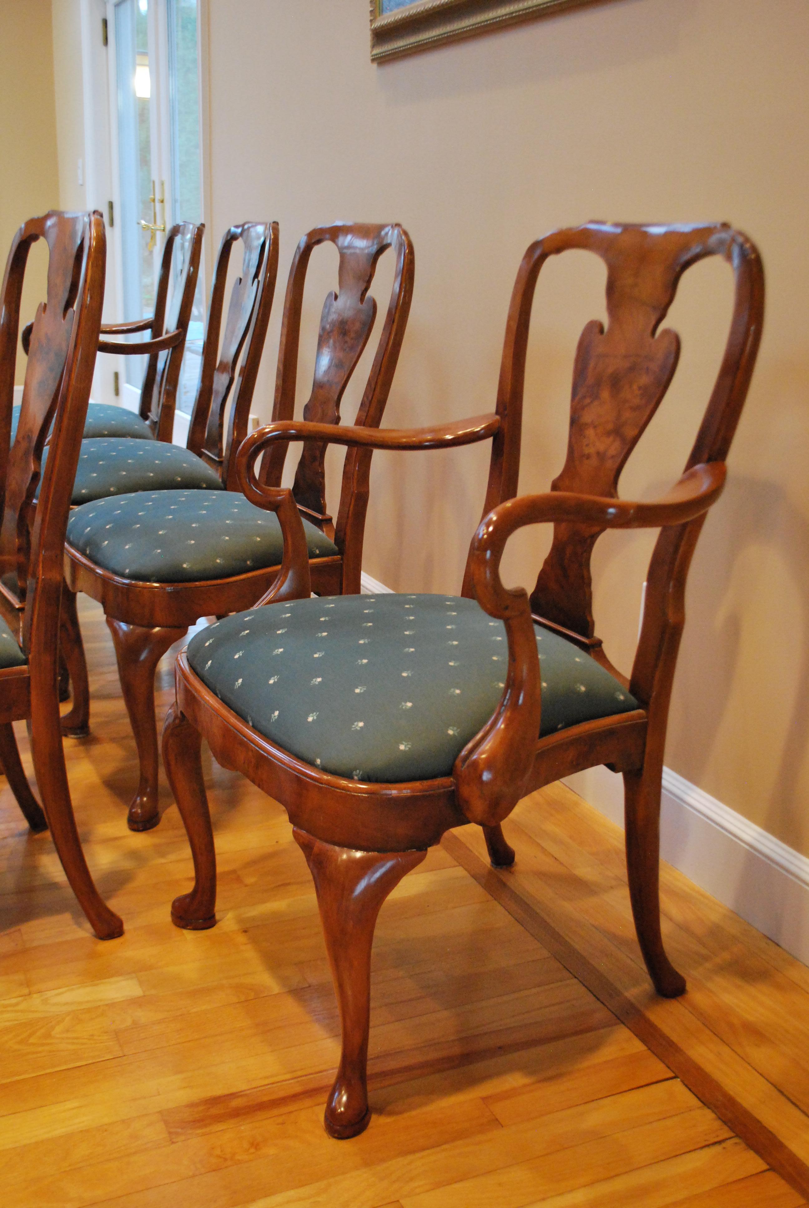 Set of Eight Queen Anne Style Walnut Dining Chairs In Good Condition In Southampton, NY