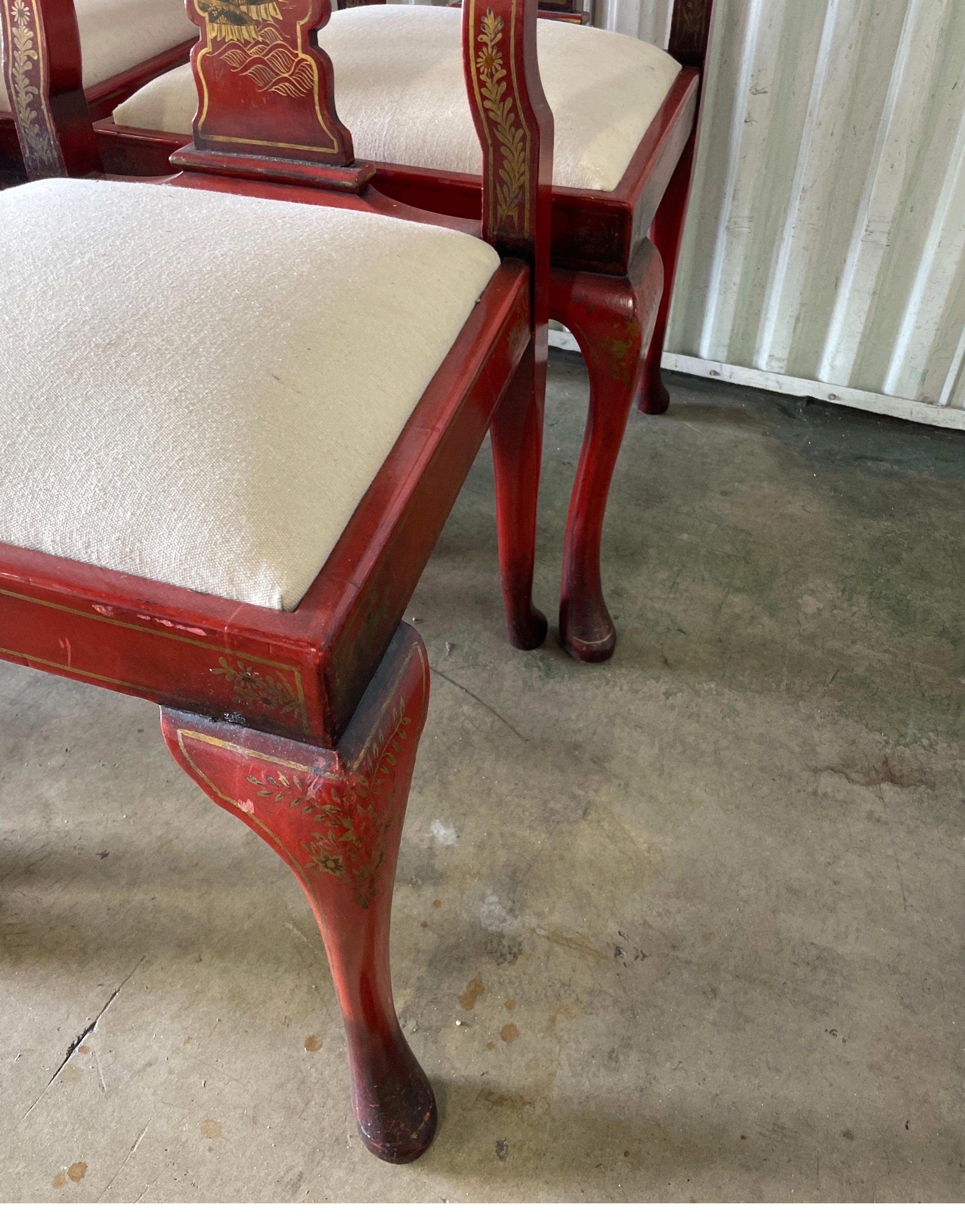 Ensemble de huit chaises de salle à manger géorgiennes décorées de chinoiseries rouges en vente 3