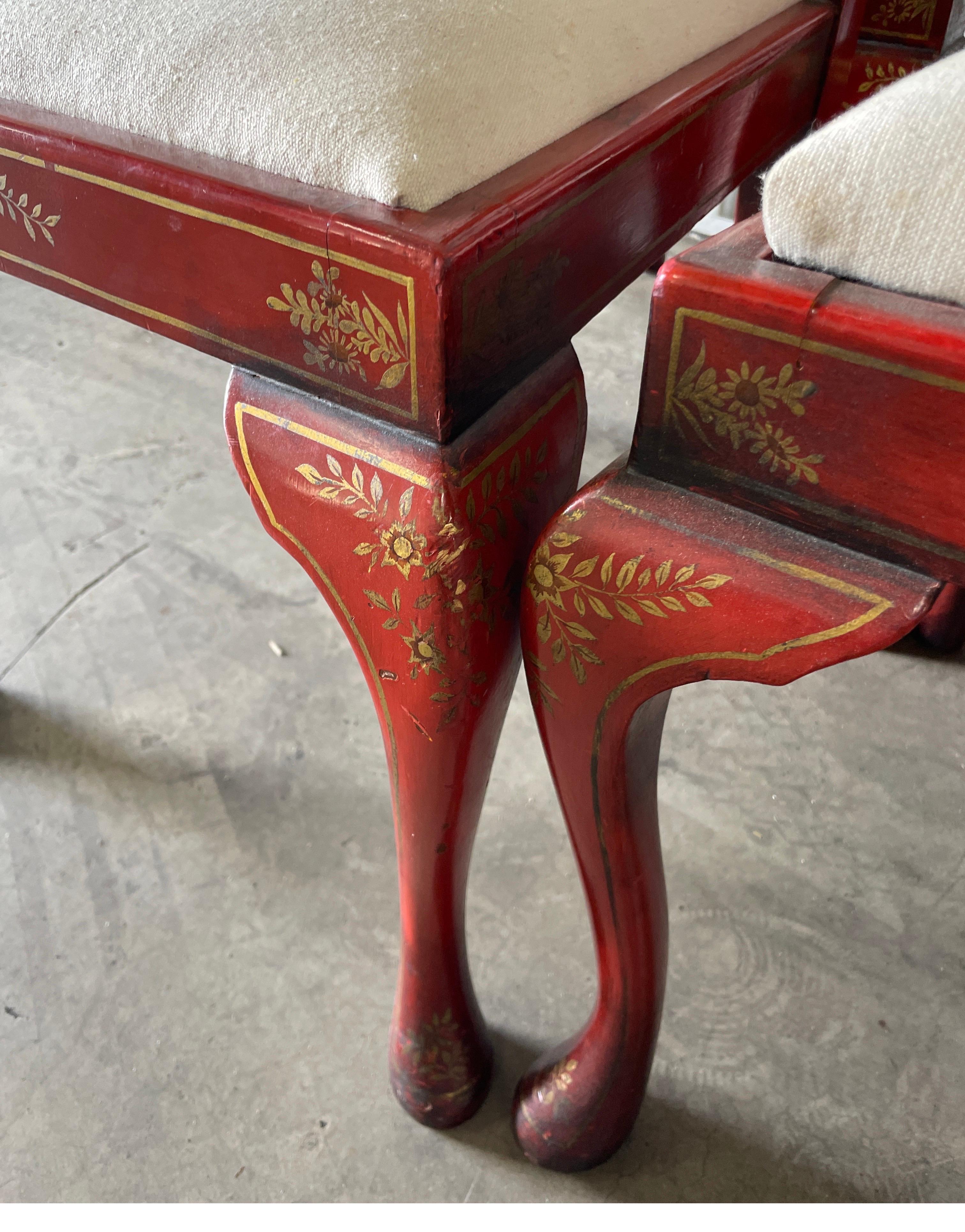 Ensemble de huit chaises de salle à manger géorgiennes décorées de chinoiseries rouges en vente 4