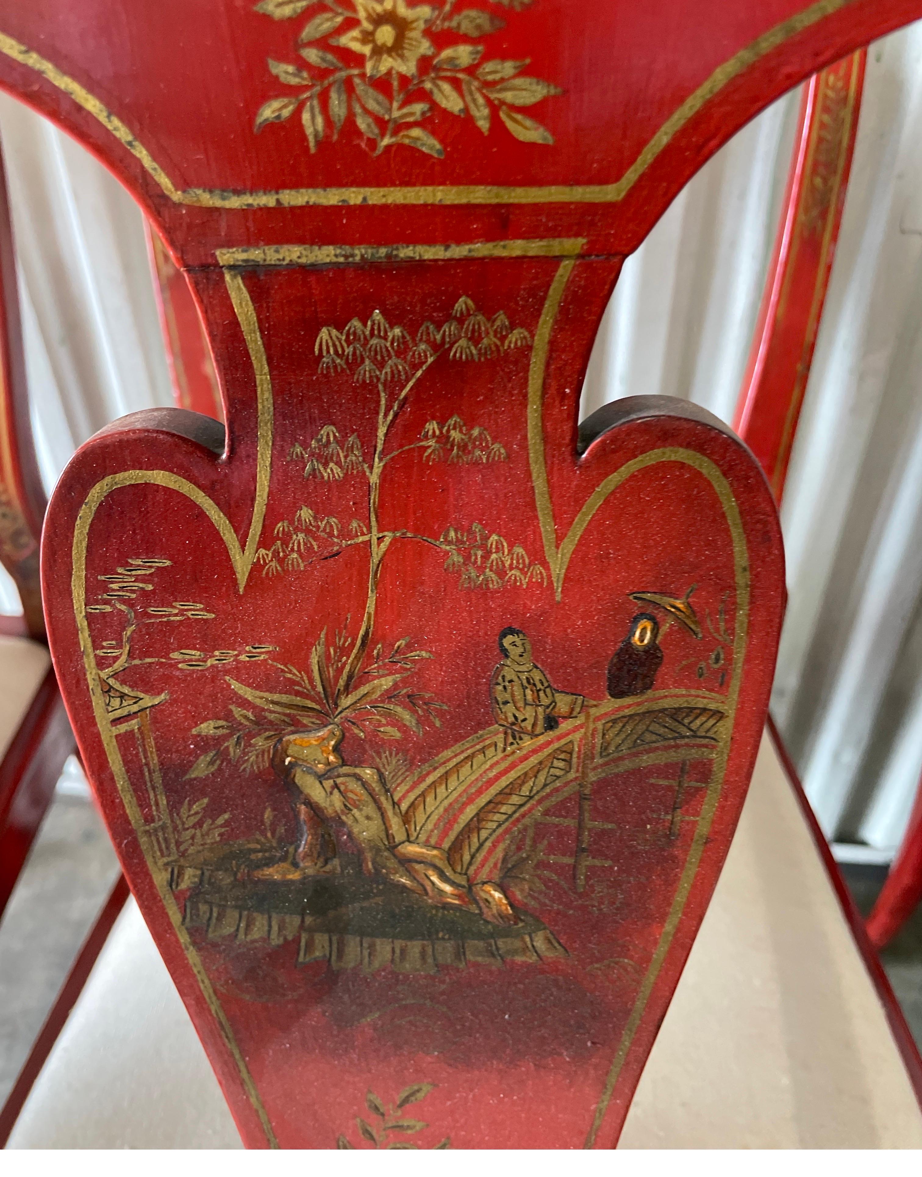 Ensemble de huit chaises de salle à manger géorgiennes décorées de chinoiseries rouges en vente 6
