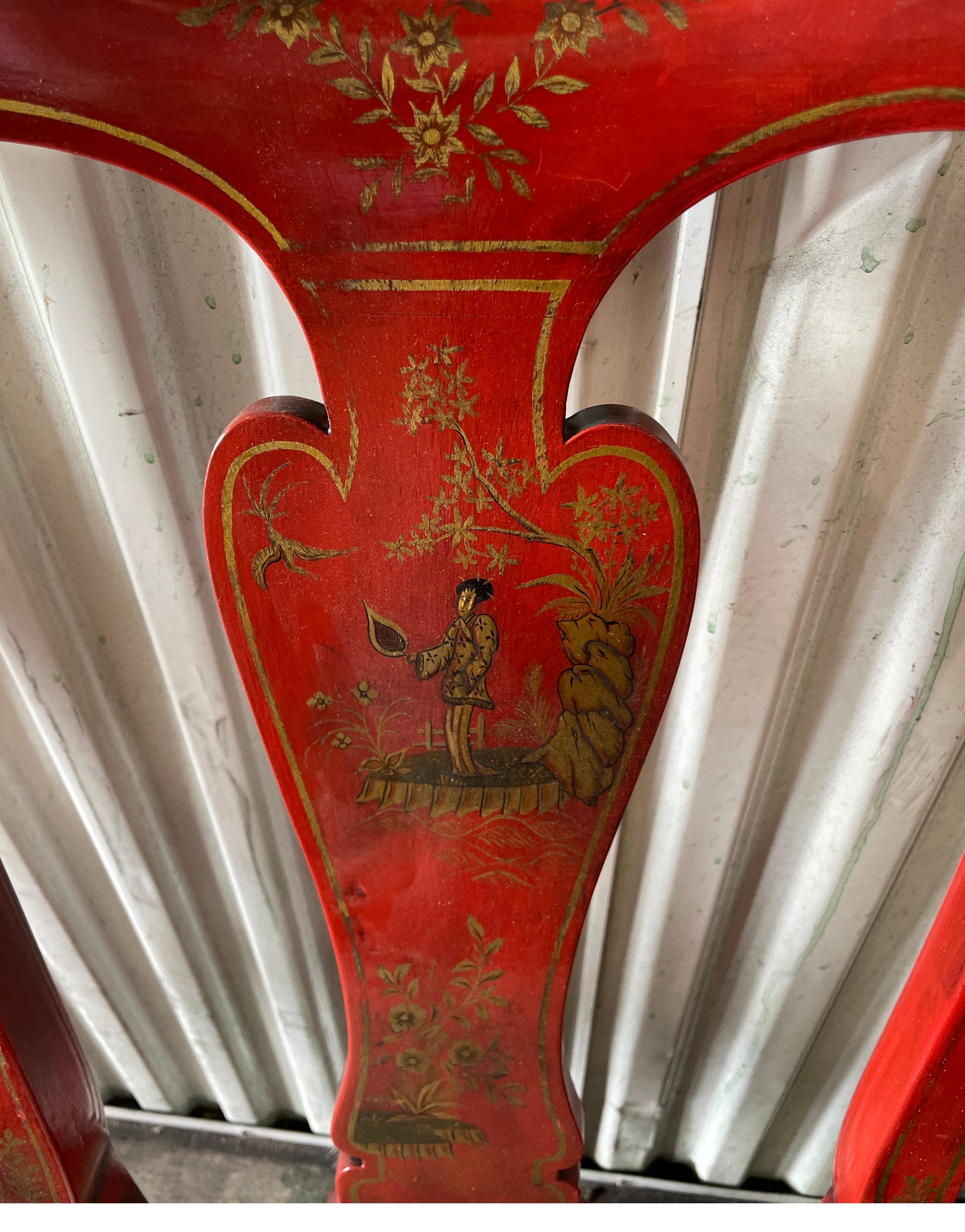 Ensemble de huit chaises de salle à manger géorgiennes décorées de chinoiseries rouges en vente 7