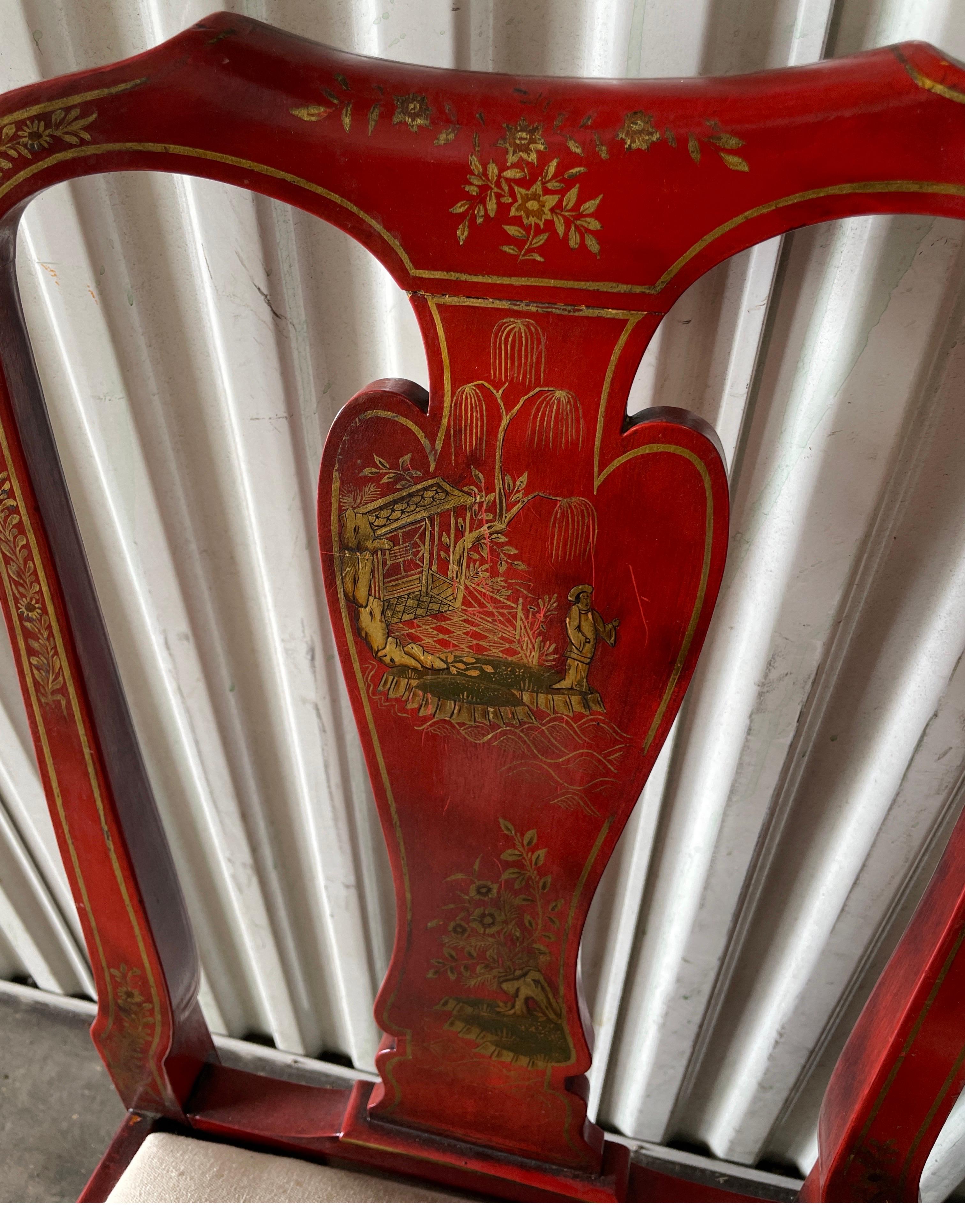 Ensemble de huit chaises de salle à manger géorgiennes décorées de chinoiseries rouges en vente 8