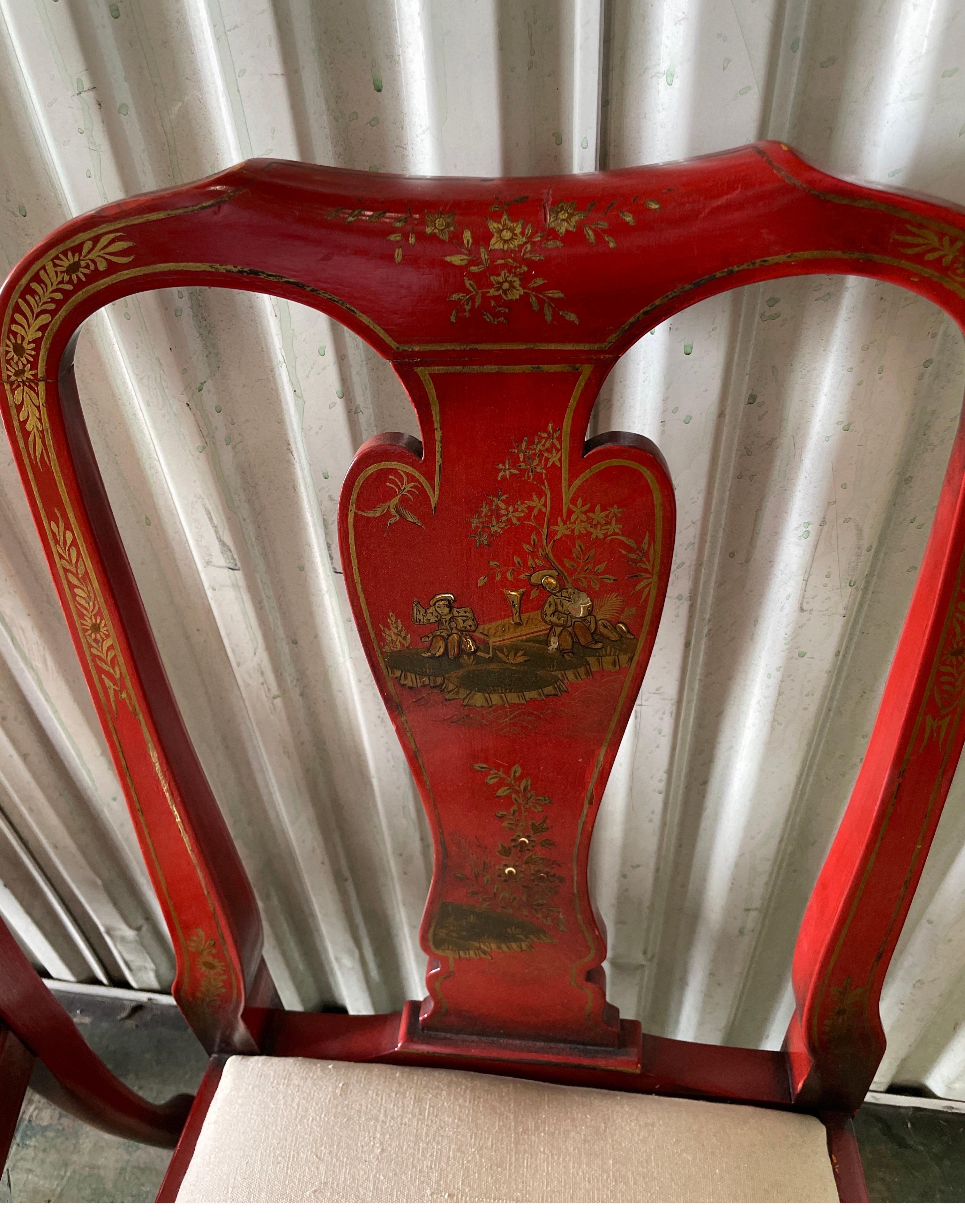 Ensemble de huit chaises de salle à manger géorgiennes décorées de chinoiseries rouges en vente 9