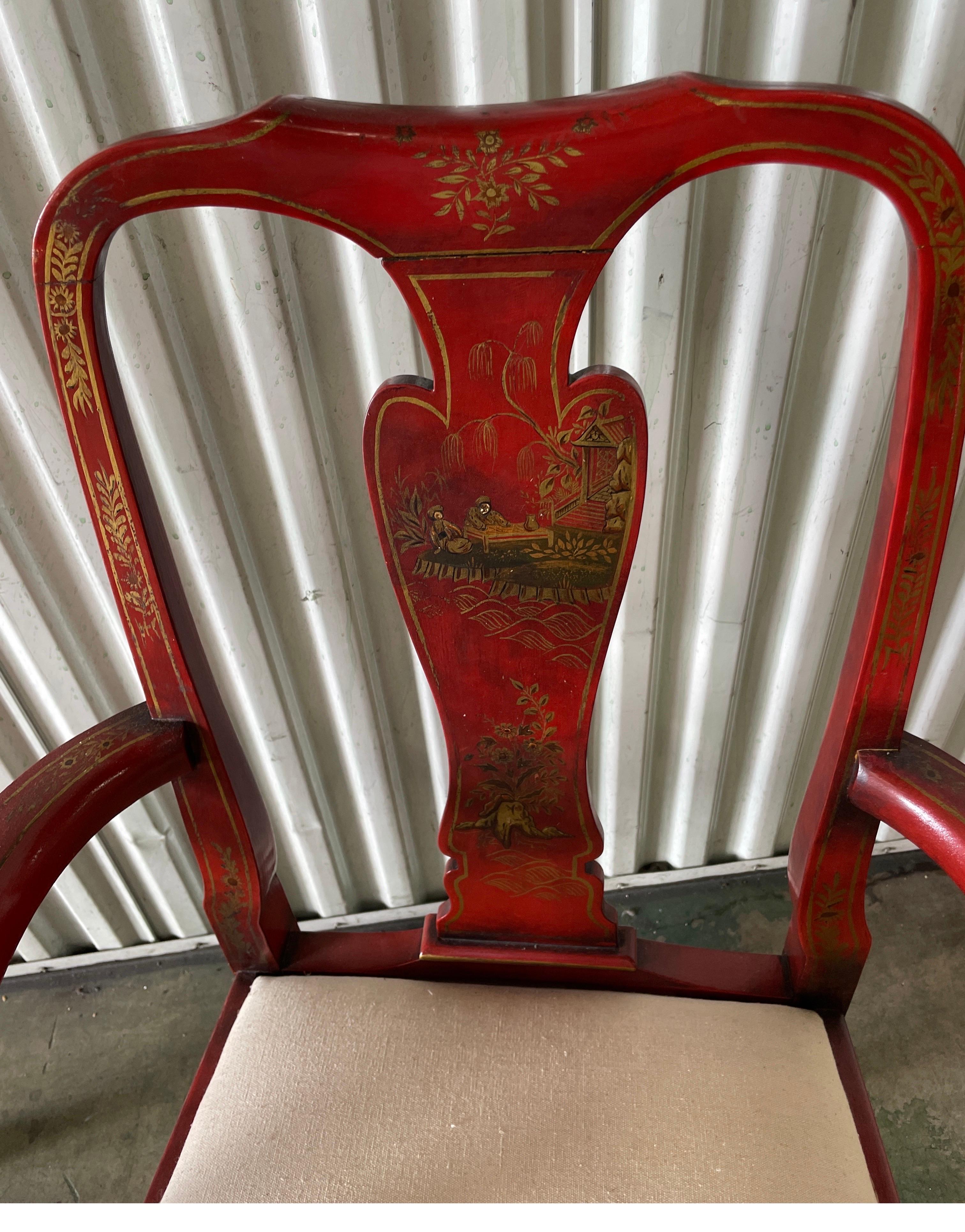 Anglais Ensemble de huit chaises de salle à manger géorgiennes décorées de chinoiseries rouges en vente