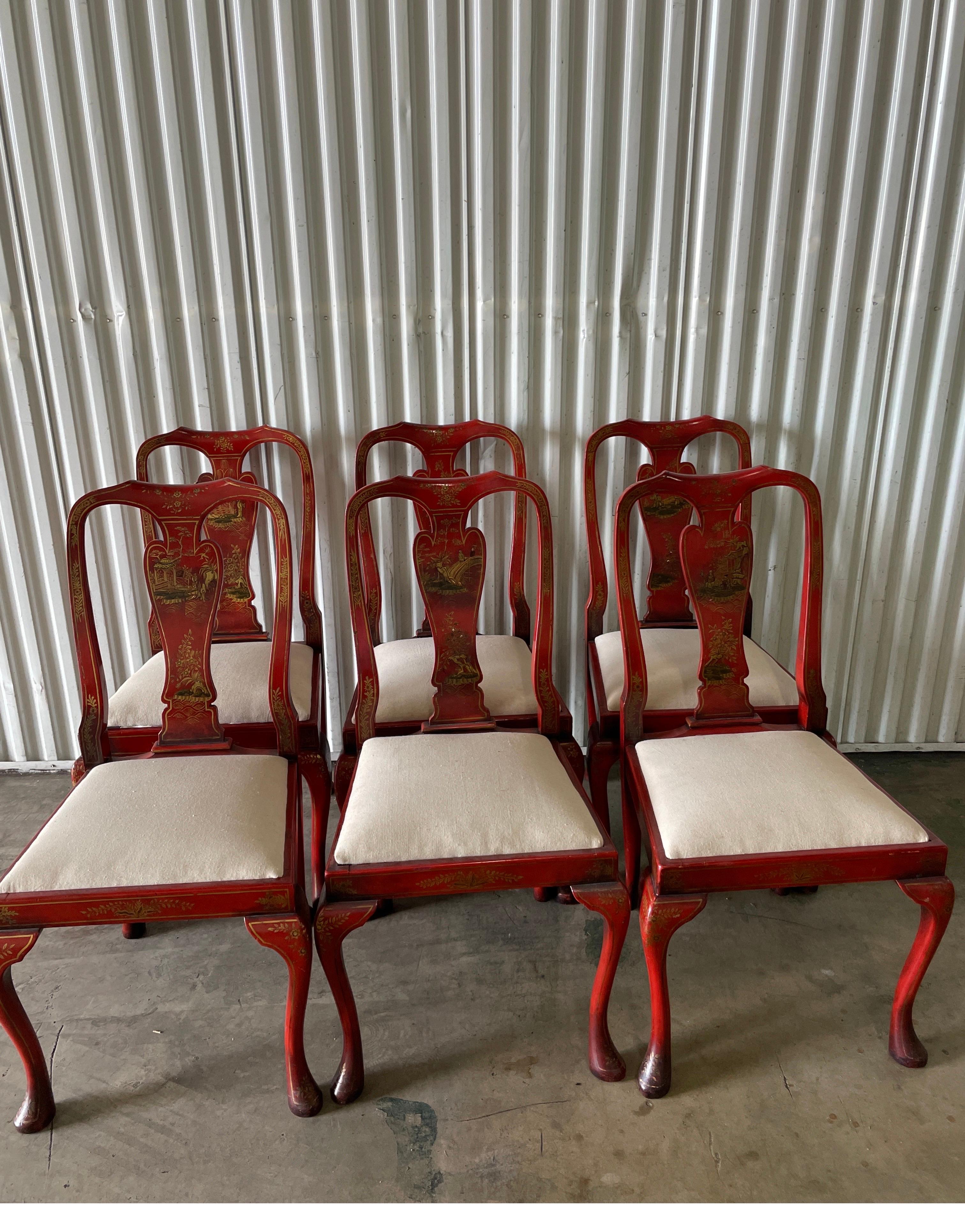 20ième siècle Ensemble de huit chaises de salle à manger géorgiennes décorées de chinoiseries rouges en vente