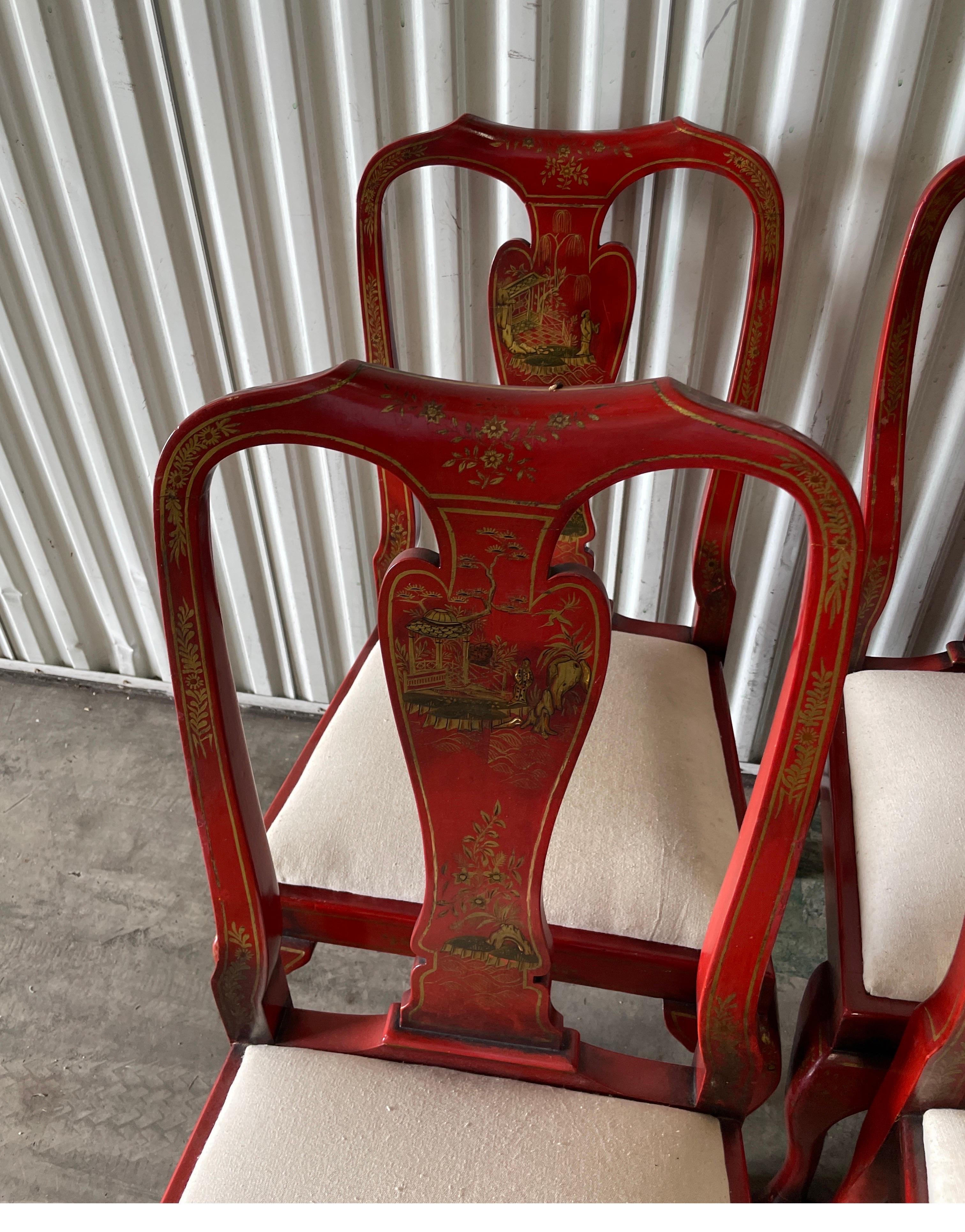 Bois Ensemble de huit chaises de salle à manger géorgiennes décorées de chinoiseries rouges en vente