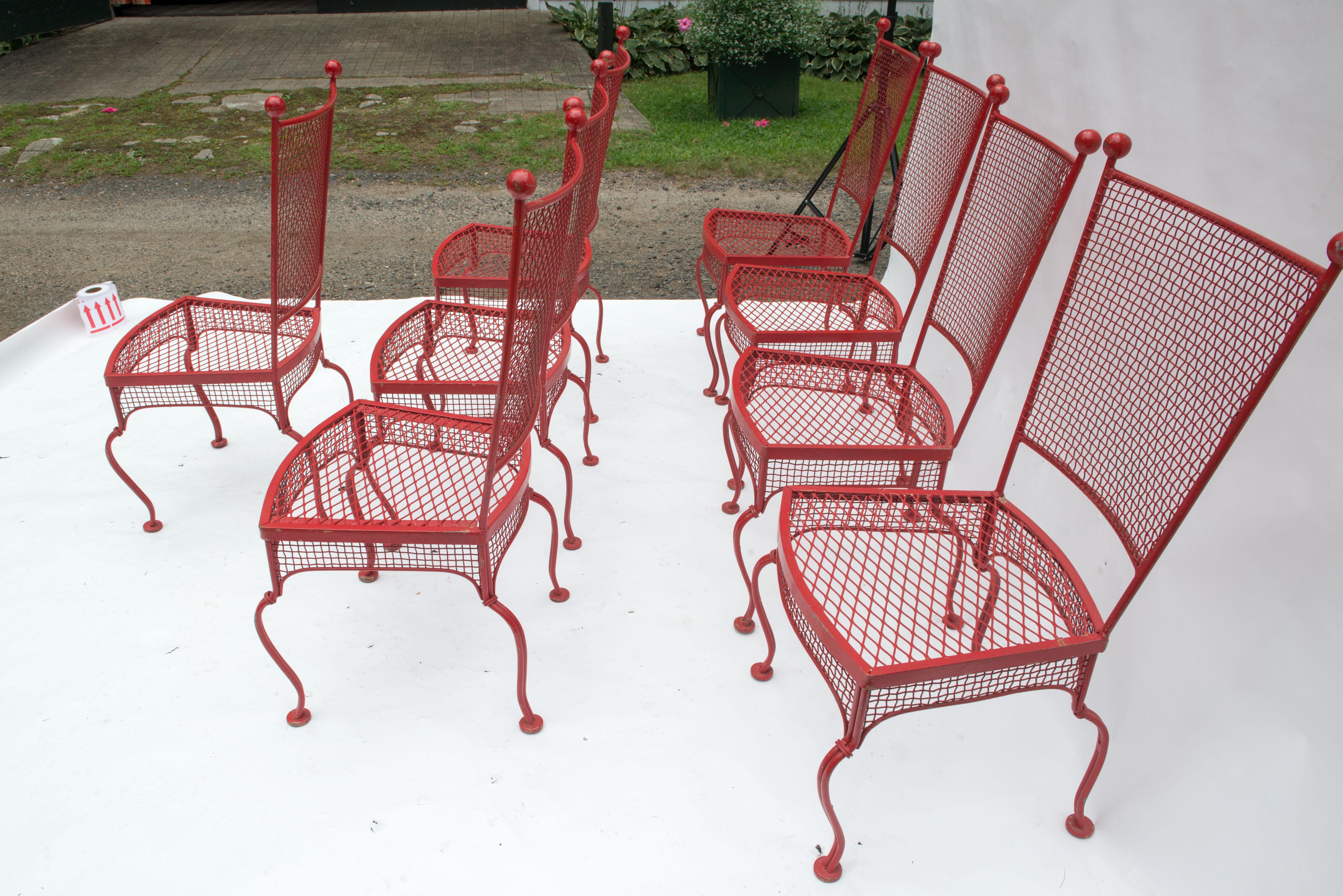 Ensemble de huit chaises à manger en métal rouge Woodard du milieu du siècle dernier en vente 4