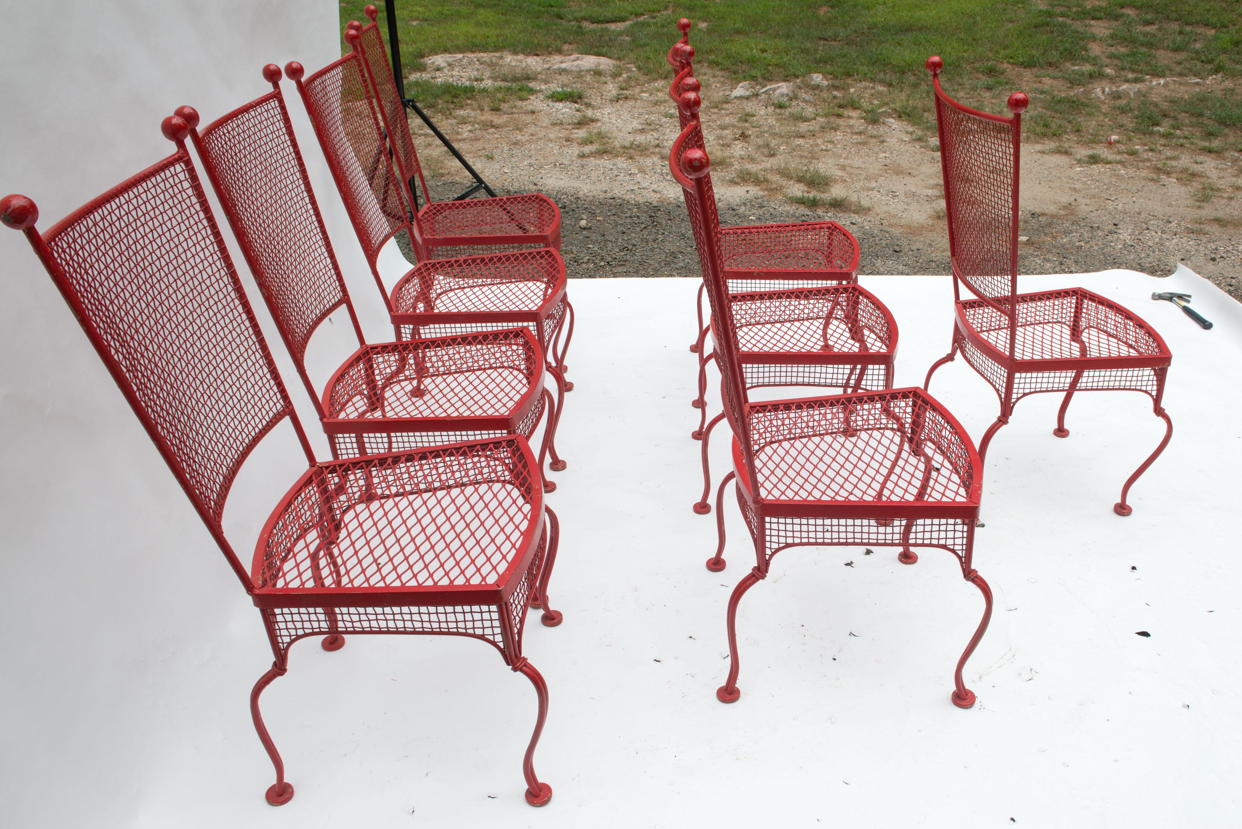 Ensemble de huit chaises à manger en métal rouge Woodard du milieu du siècle dernier en vente 5