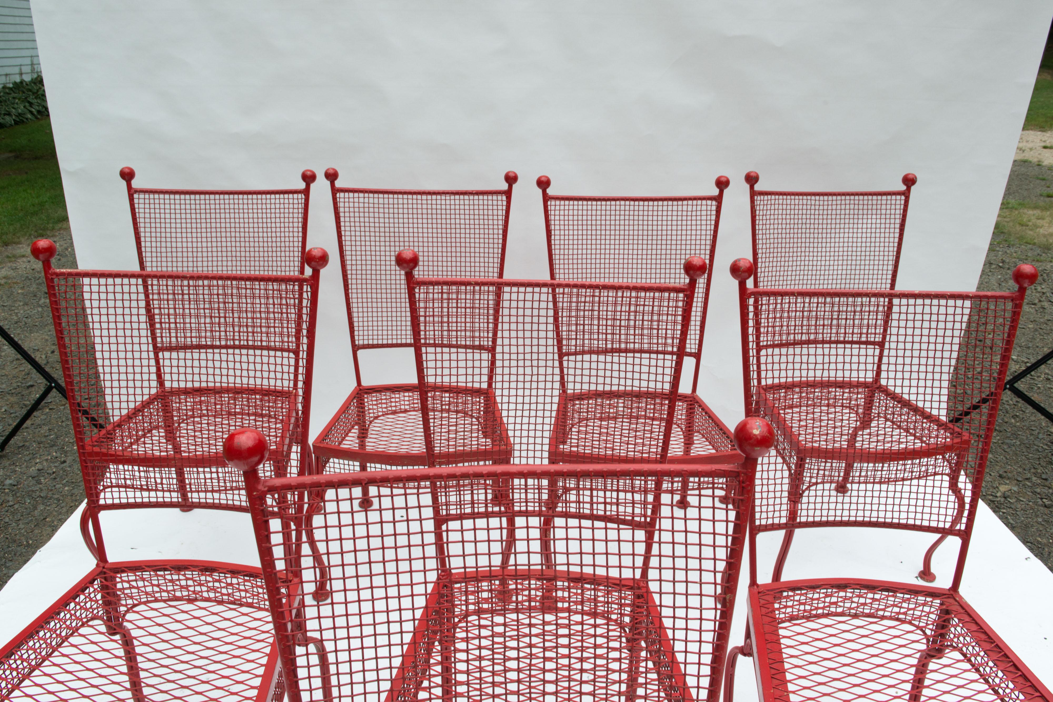 Fin du 20e siècle Ensemble de huit chaises à manger en métal rouge Woodard du milieu du siècle dernier en vente