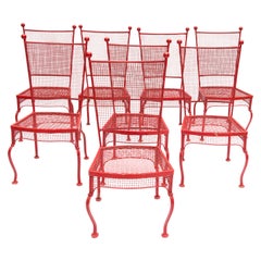 Conjunto de ocho sillas de comedor de metal Woodard rojas de mediados de siglo