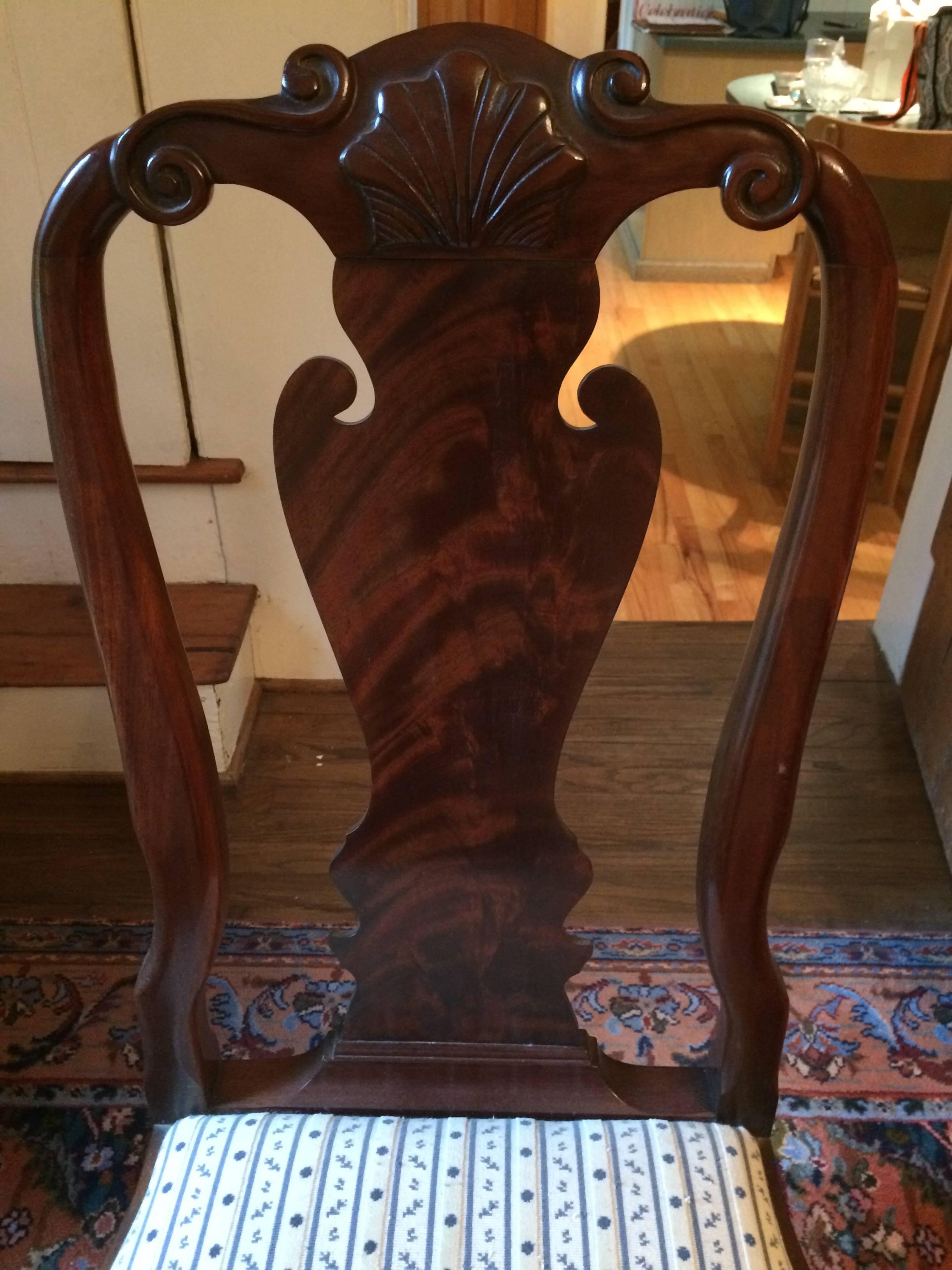 Set of Eight Regal Queen Anne Style Mahogany Dining Chairs In Excellent Condition In Hopewell, NJ