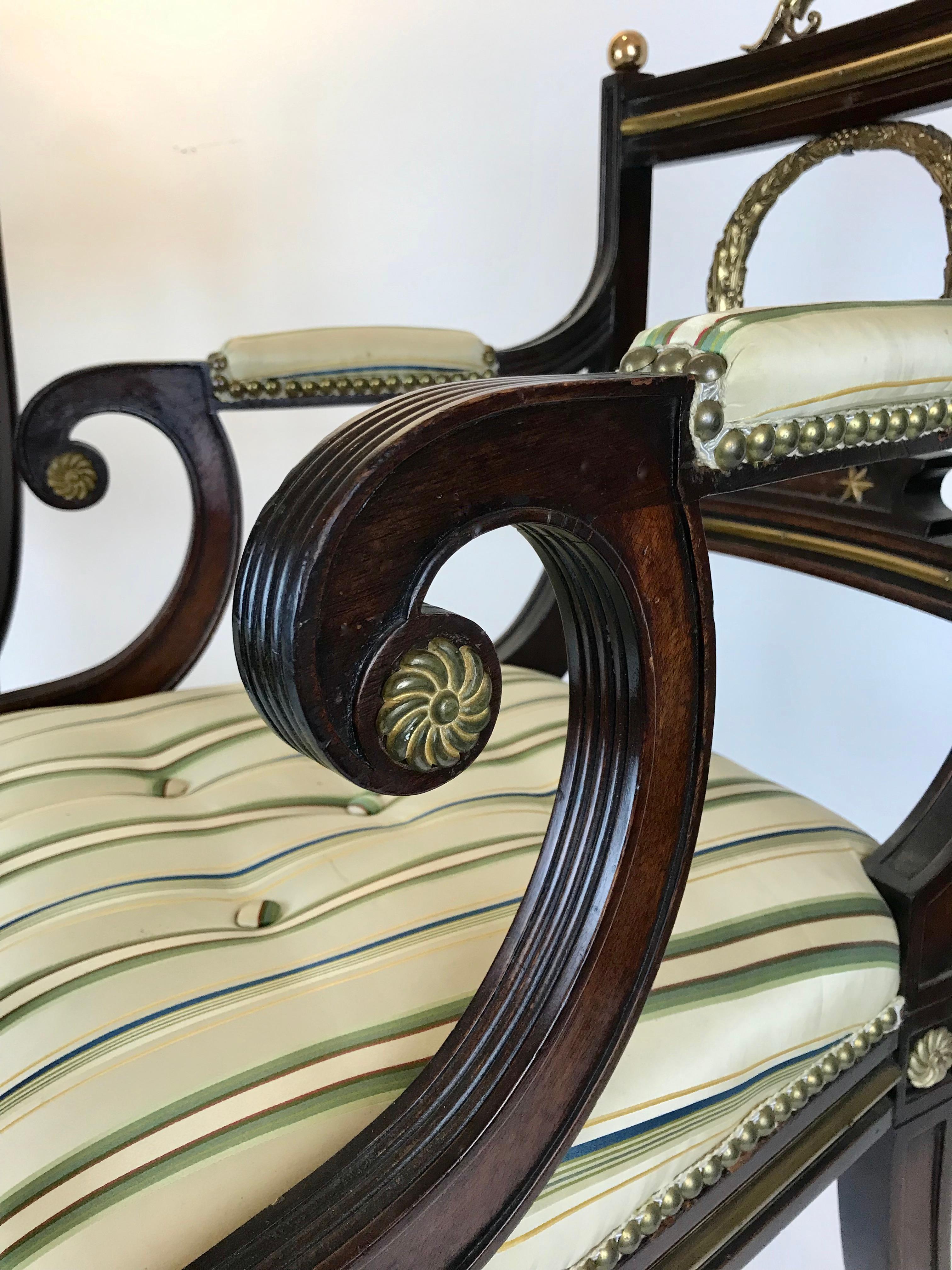 XIXe siècle Ensemble de huit chaises de salle à manger Regency en acajou montées sur bronze en vente