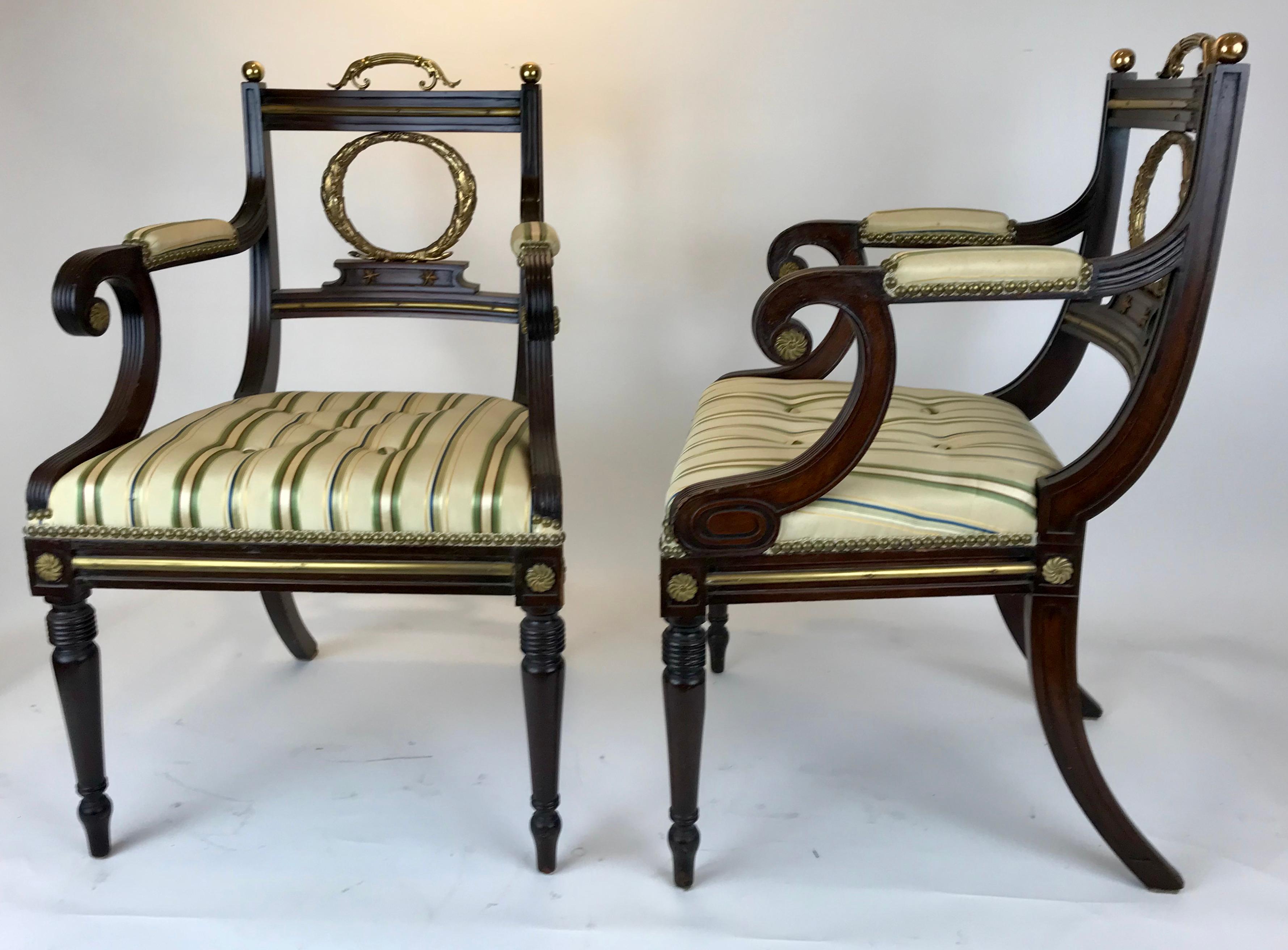 Ensemble de huit chaises de salle à manger Regency en acajou montées sur bronze en vente 1