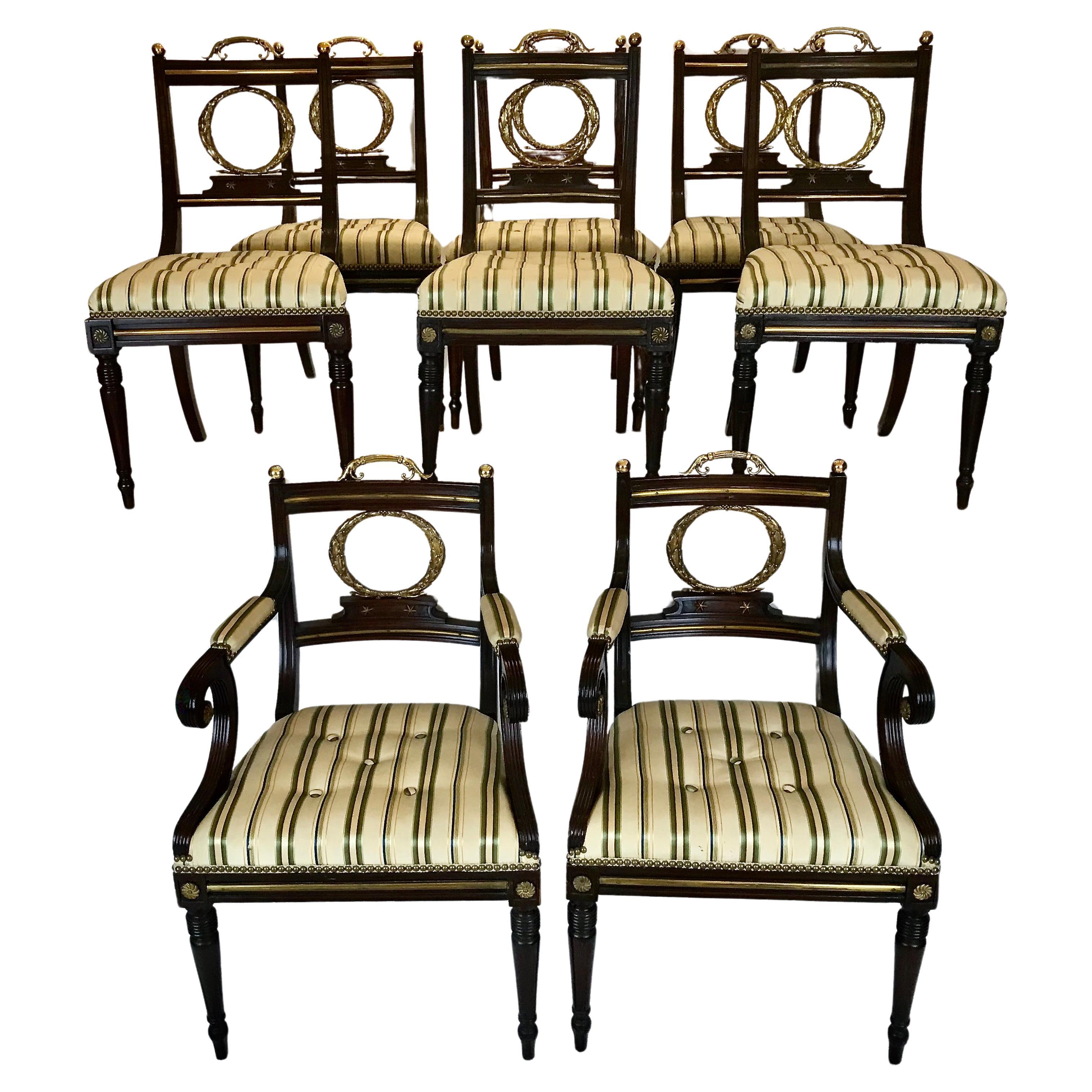 Ensemble de huit chaises de salle à manger Regency en acajou montées sur bronze en vente