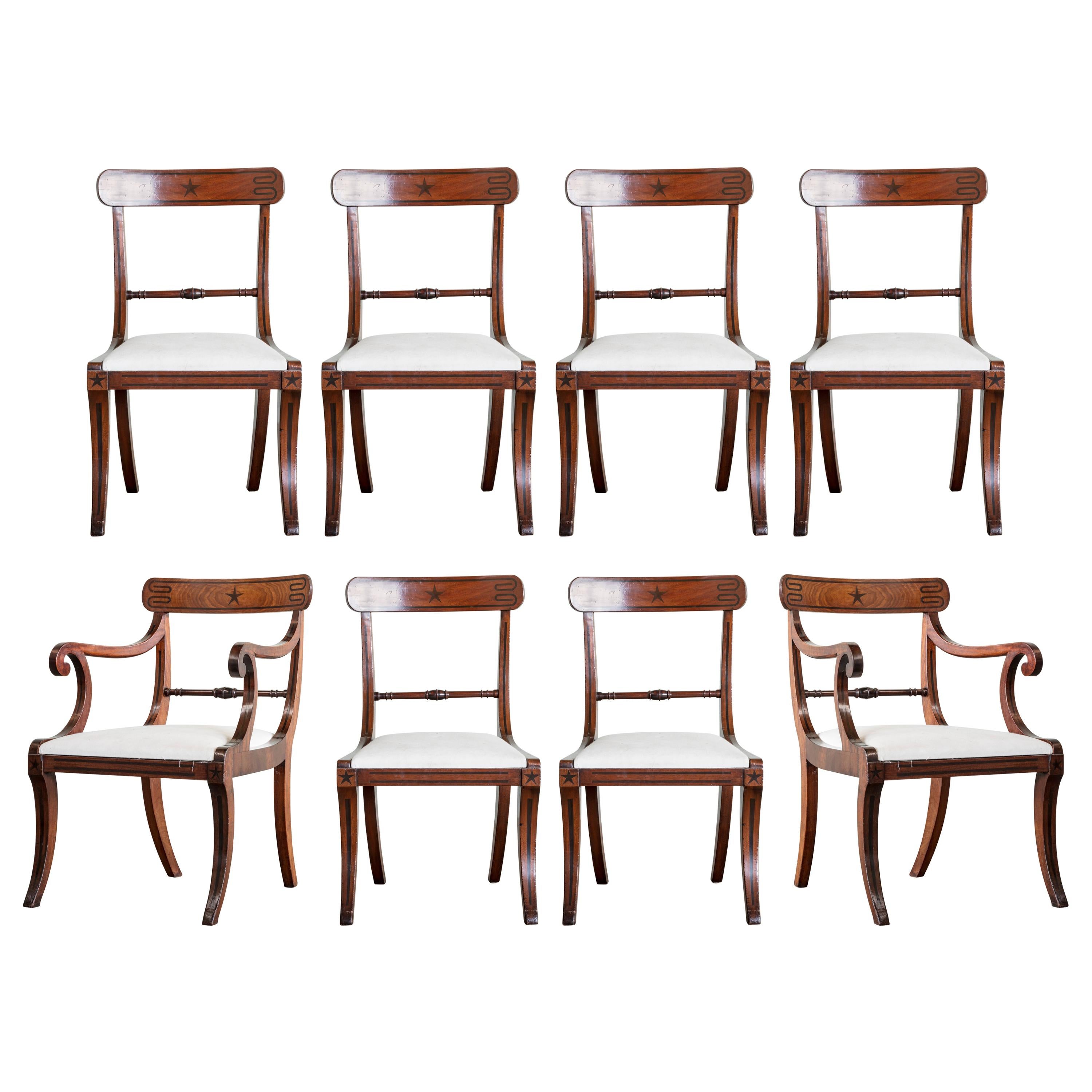 Satz von acht Regency-Mahagoni-Esszimmerstühlen:: einschließlich eines Paares Elbow-Sessel im Angebot