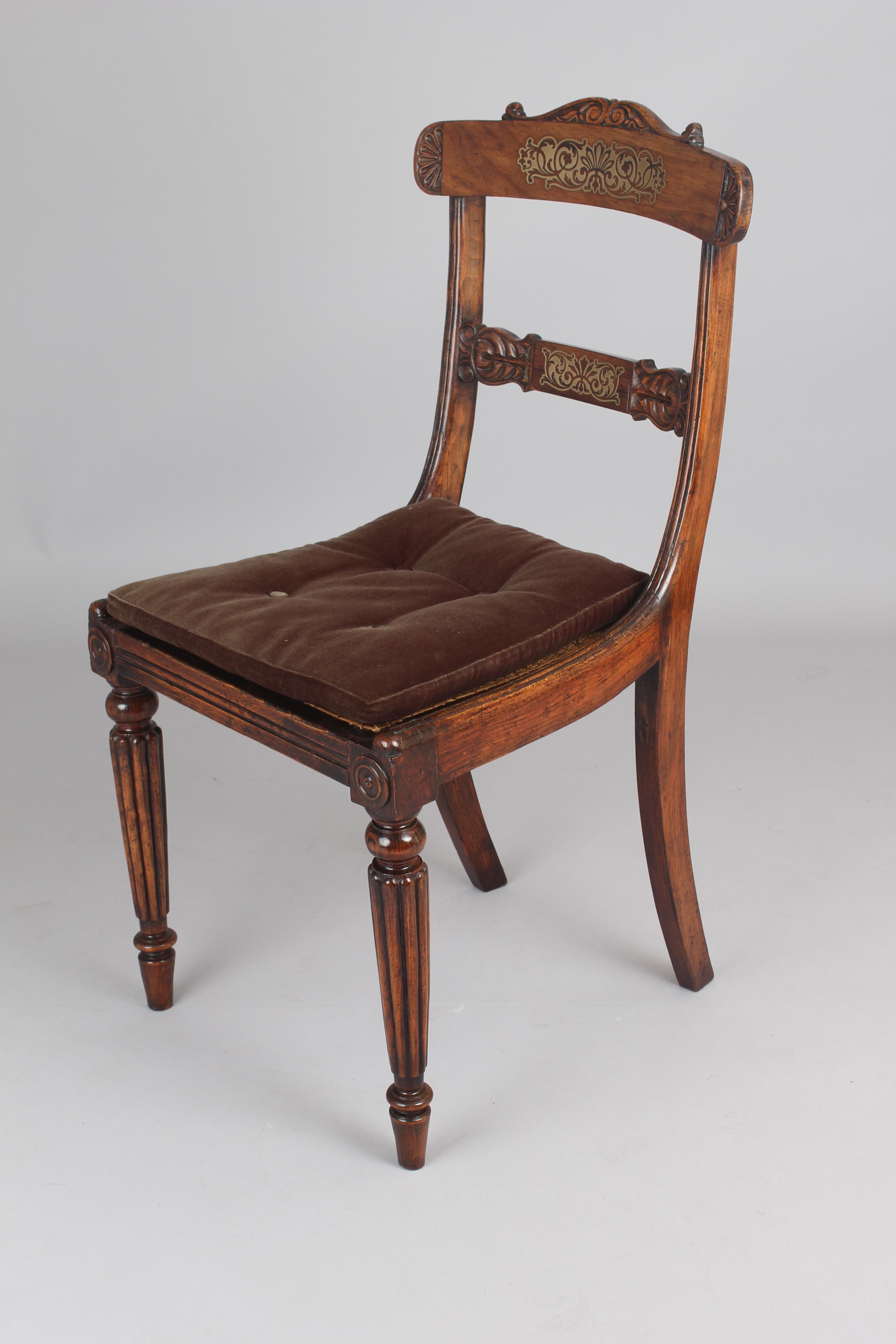 Set of Eight Regency Period Simulated Rosewood and Brass Inlaid Chairs im Zustand „Gut“ im Angebot in Cambridge, GB