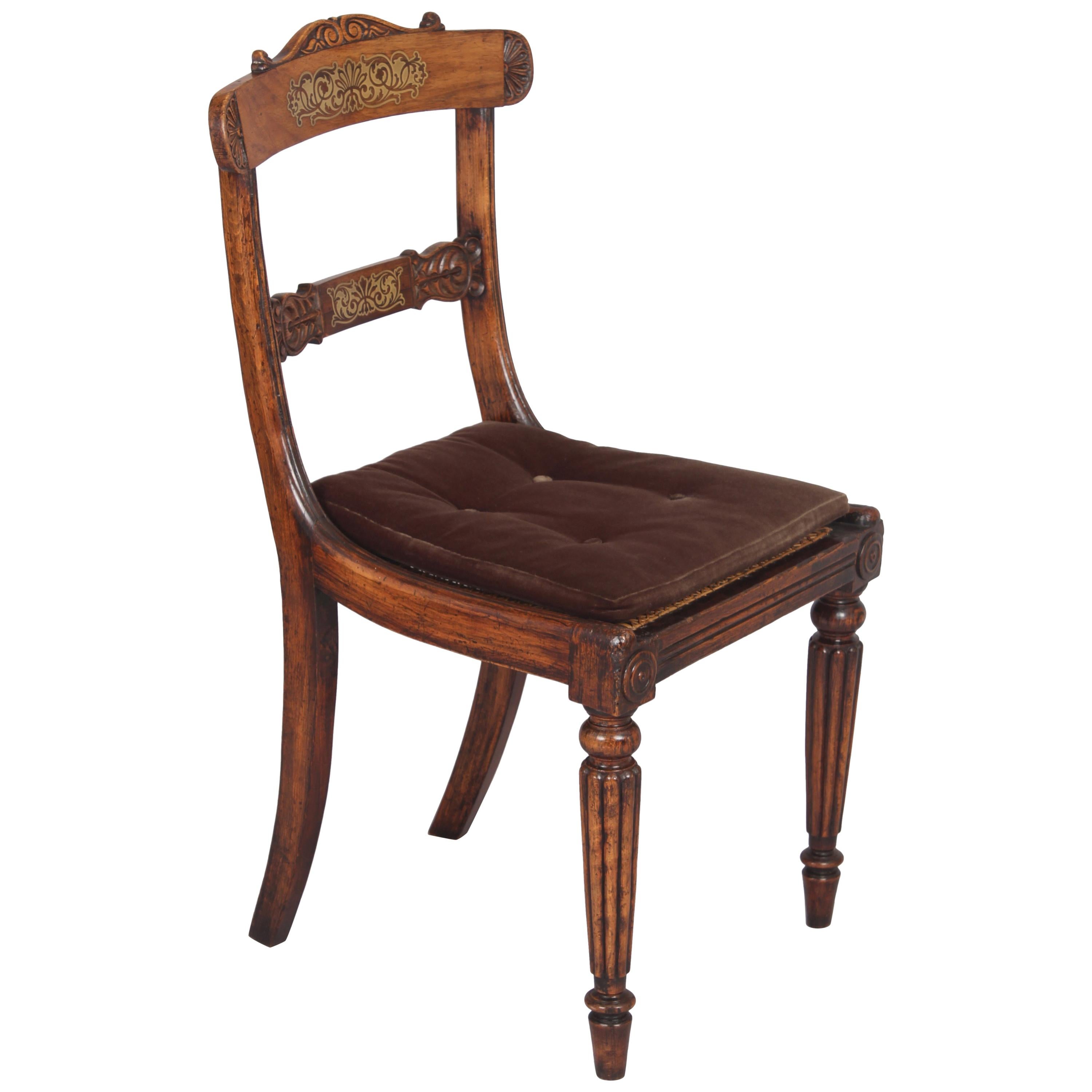 Set of Eight Regency Period Simulated Rosewood and Brass Inlaid Chairs im Angebot