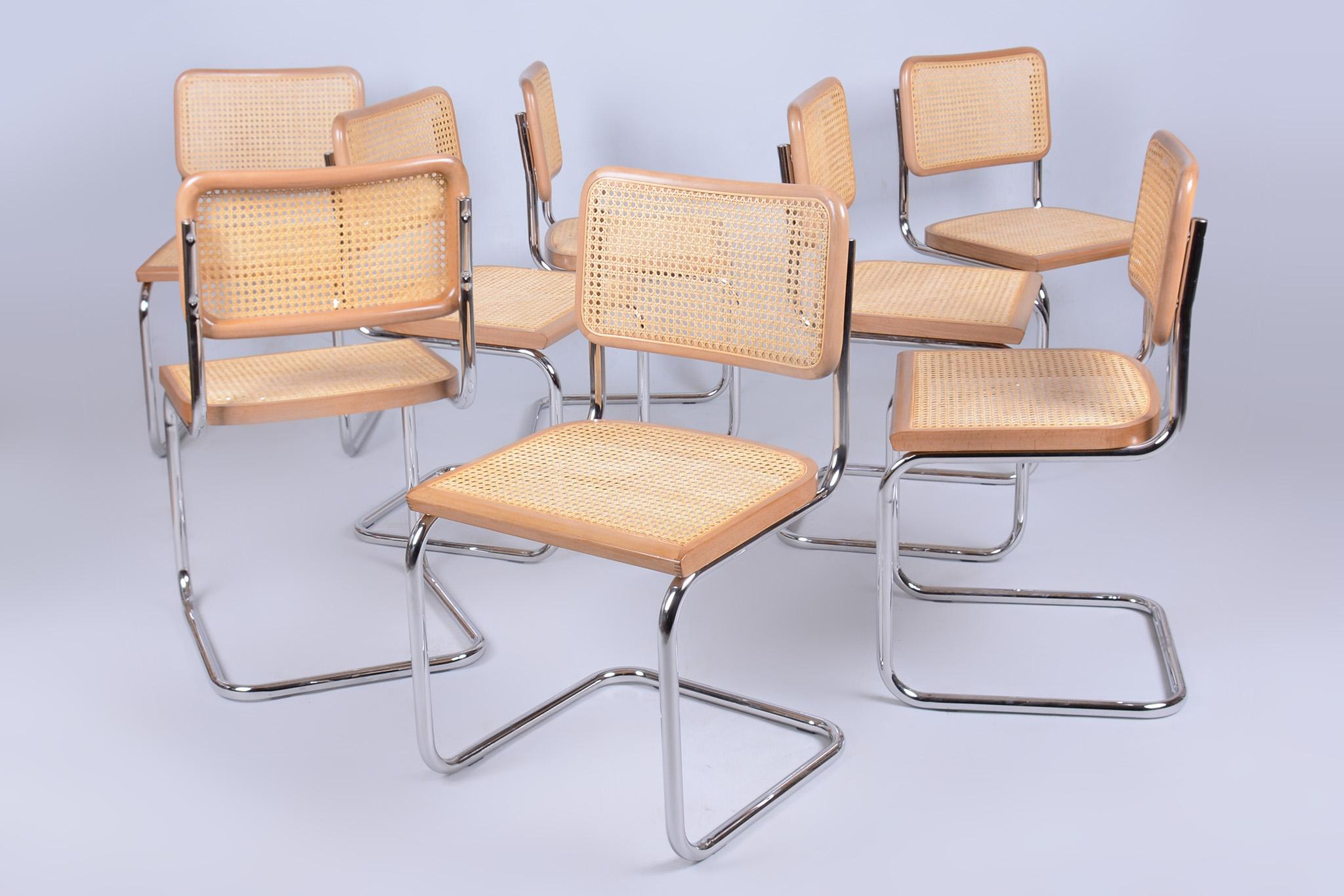 This iconic Cesca chair, an original design masterpiece by Marcel Breuer in the Bauhaus style, represents the pinnacle of 