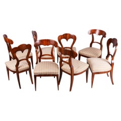 Set di otto sedie Biedermeier restaurate, noce, verniciatura rinnovata, Austria, anni ’30 dell’Ottocento