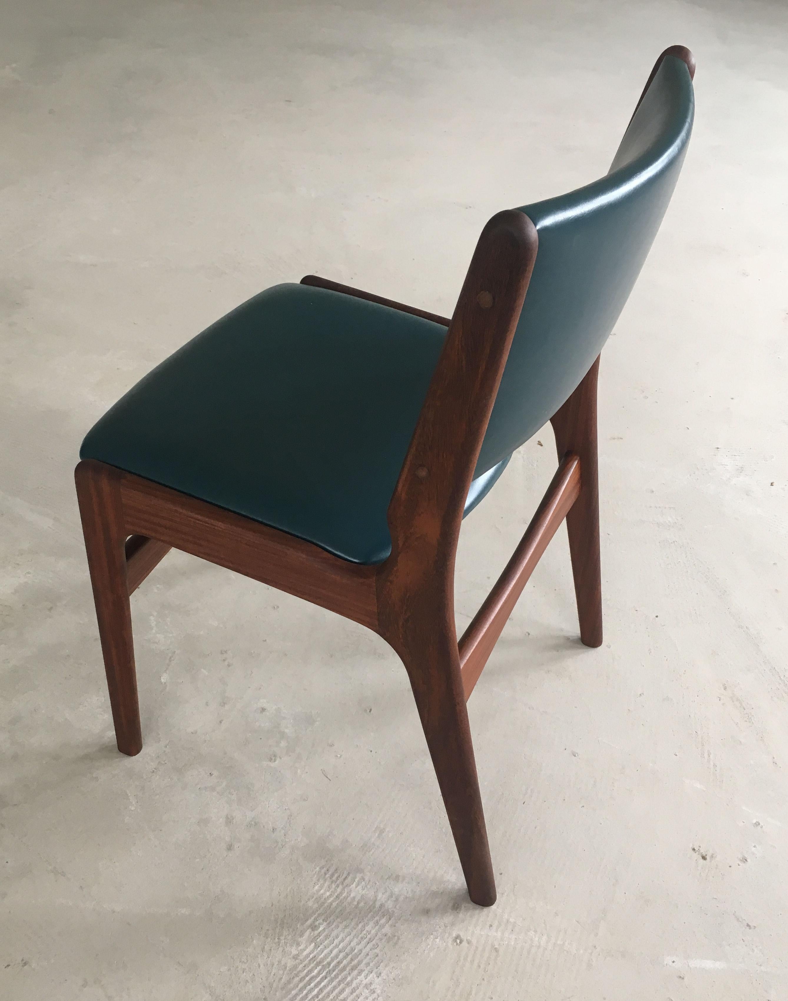 Eight Restored Erik Buch Teak Dining Chairs, Including Custom Reupholstery In Good Condition For Sale In Knebel, DK