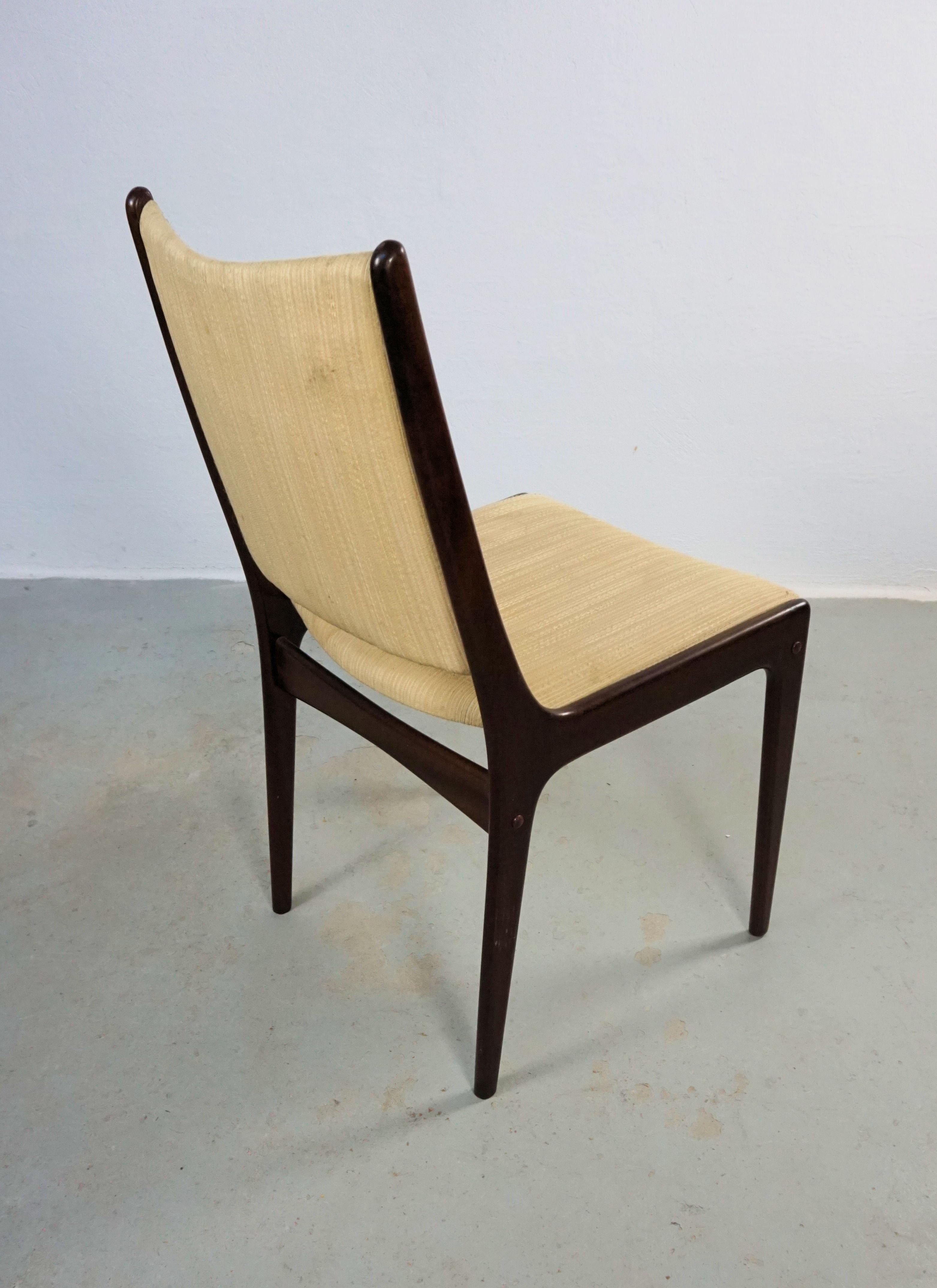 Acht restaurierte Johannes Andersen-Mahagoni-Esszimmerstühle mit kontrastierender Polsterung im Angebot 3