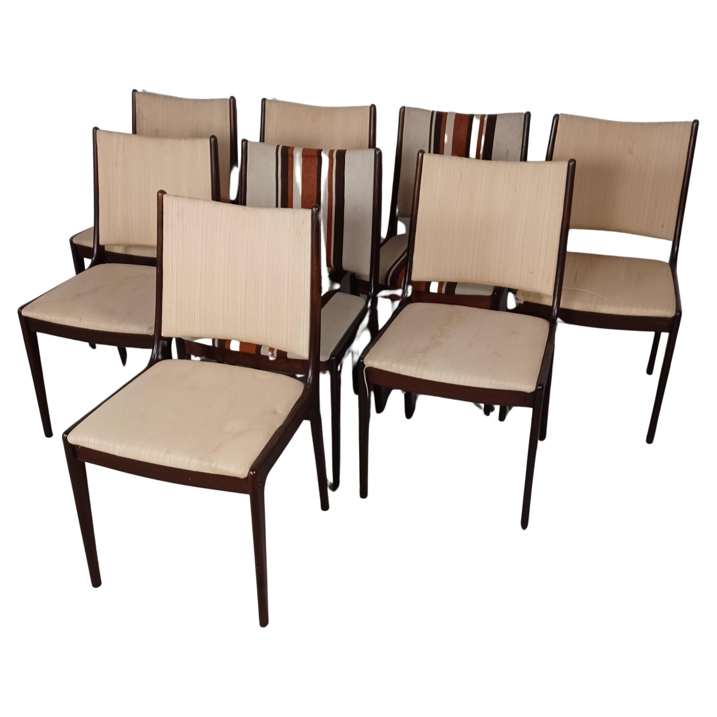 Acht restaurierte Johannes Andersen-Mahagoni-Esszimmerstühle mit kontrastierender Polsterung im Angebot