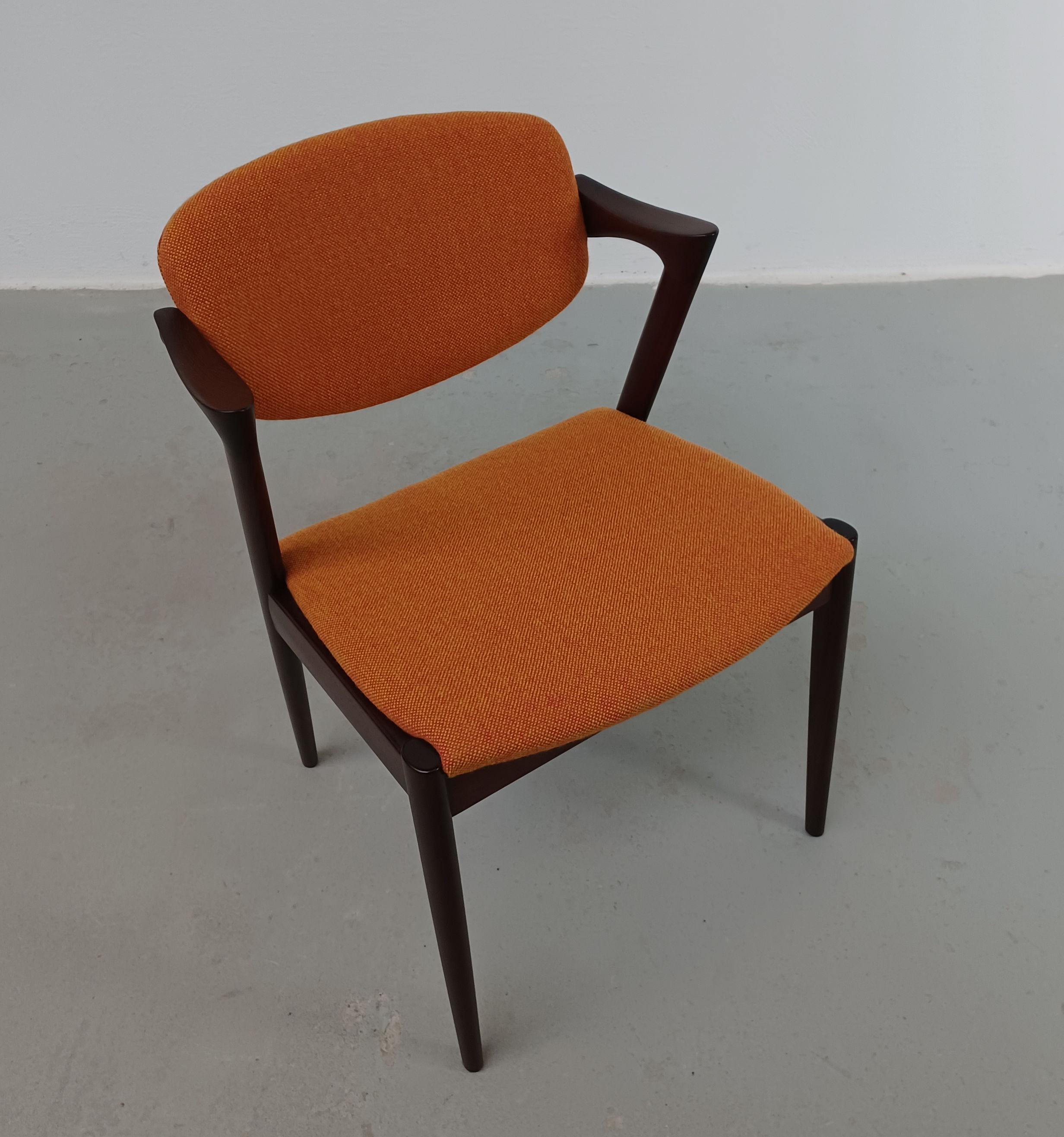 Acht restaurierte Kai Kristiansen-Esszimmerstühle aus Rosenholz, maßgefertigt gepolstert im Angebot 10