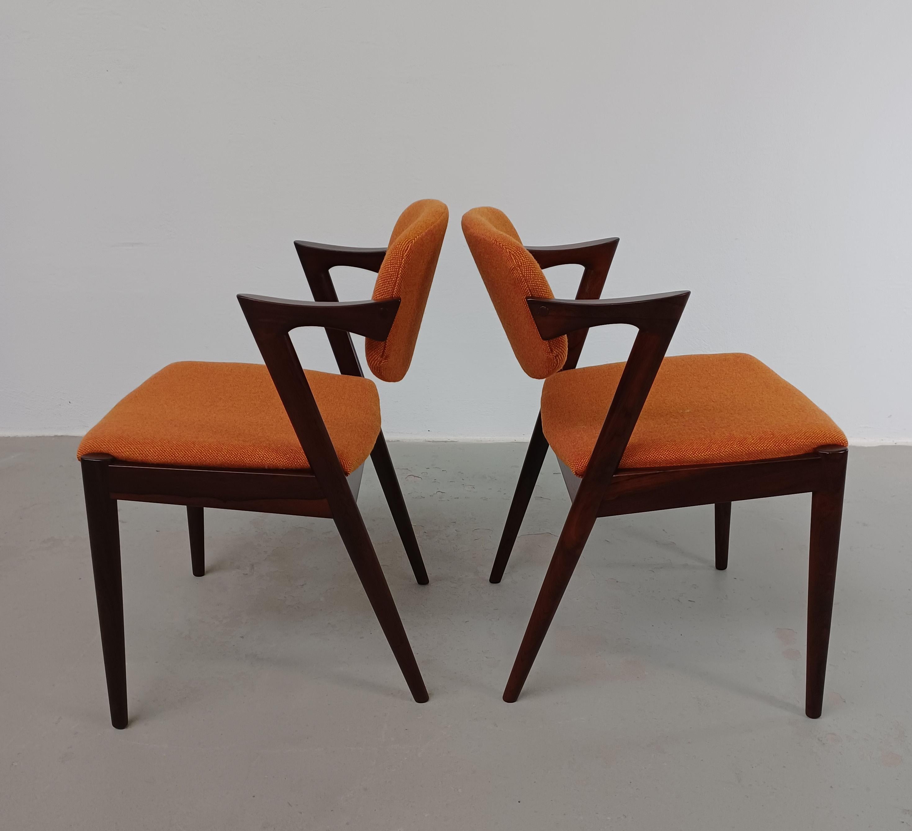 Eight Restored Kai Kristiansen Rosewood Dining Chairs Custom Upholstery Included In Good Condition For Sale In Knebel, DK