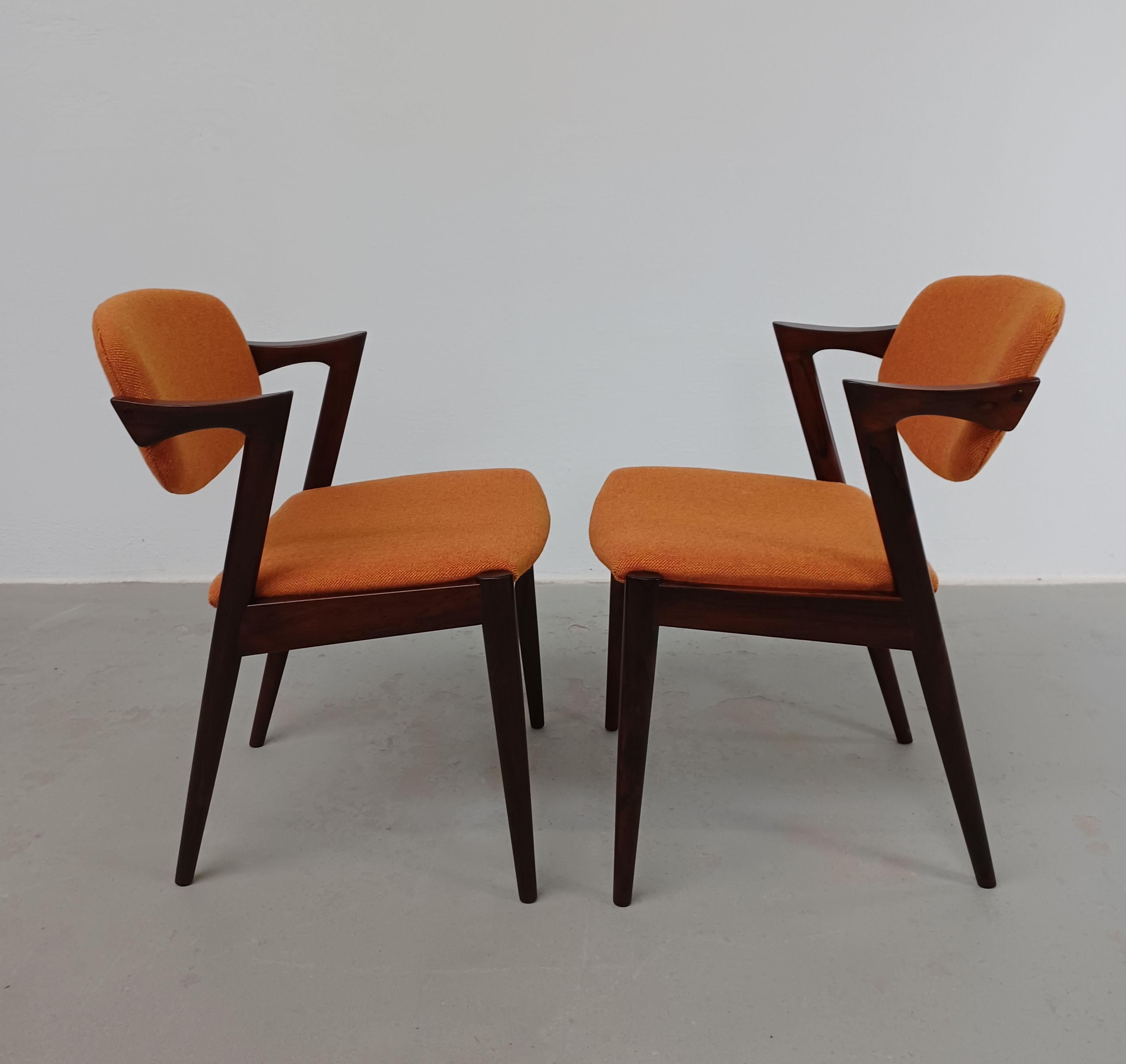 Milieu du XXe siècle Huit chaises de salle à manger Kai Kristiansen restaurées en bois de rose, tapisserie personnalisée incluse en vente