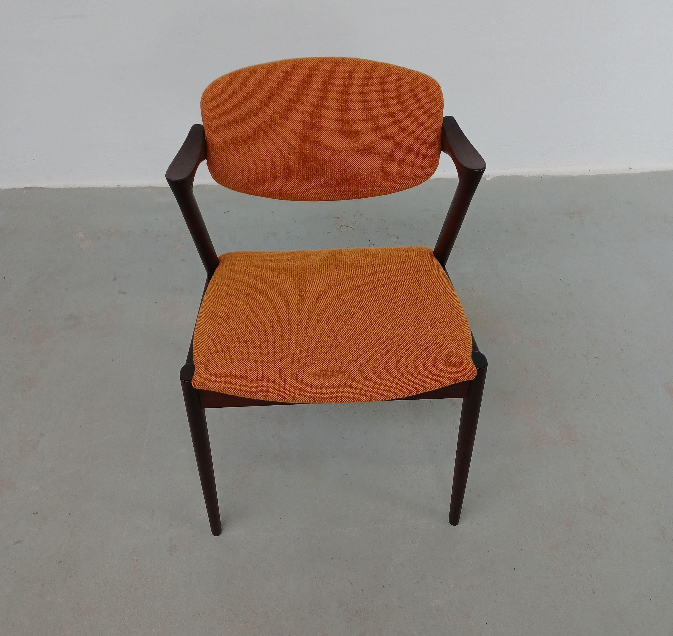 Huit chaises de salle à manger Kai Kristiansen restaurées en bois de rose, tapisserie personnalisée incluse en vente 1