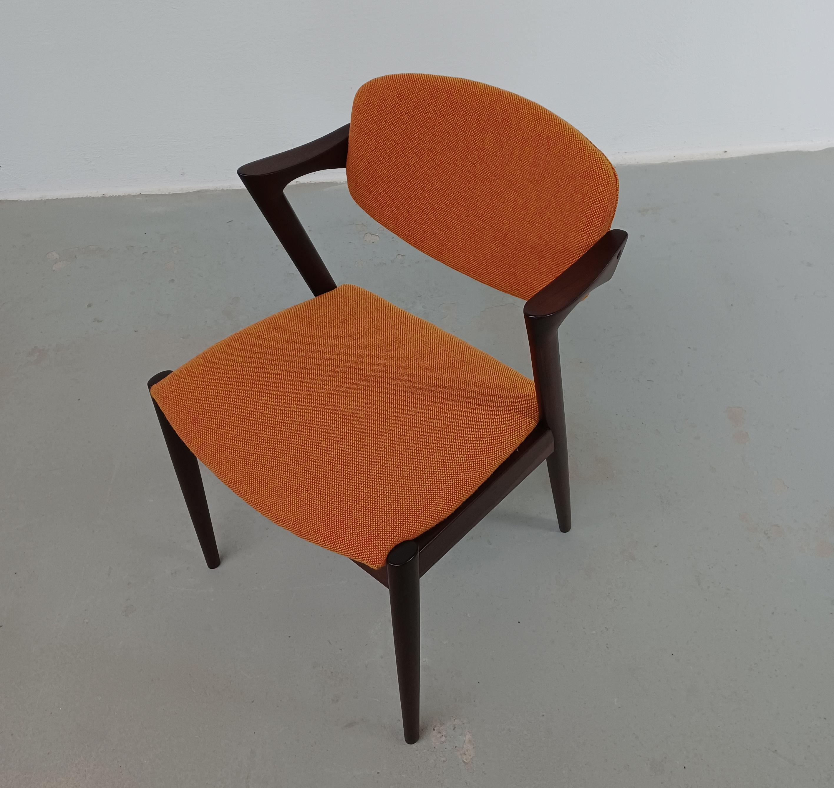 Acht restaurierte Kai Kristiansen-Esszimmerstühle aus Rosenholz, maßgefertigt gepolstert im Angebot 3