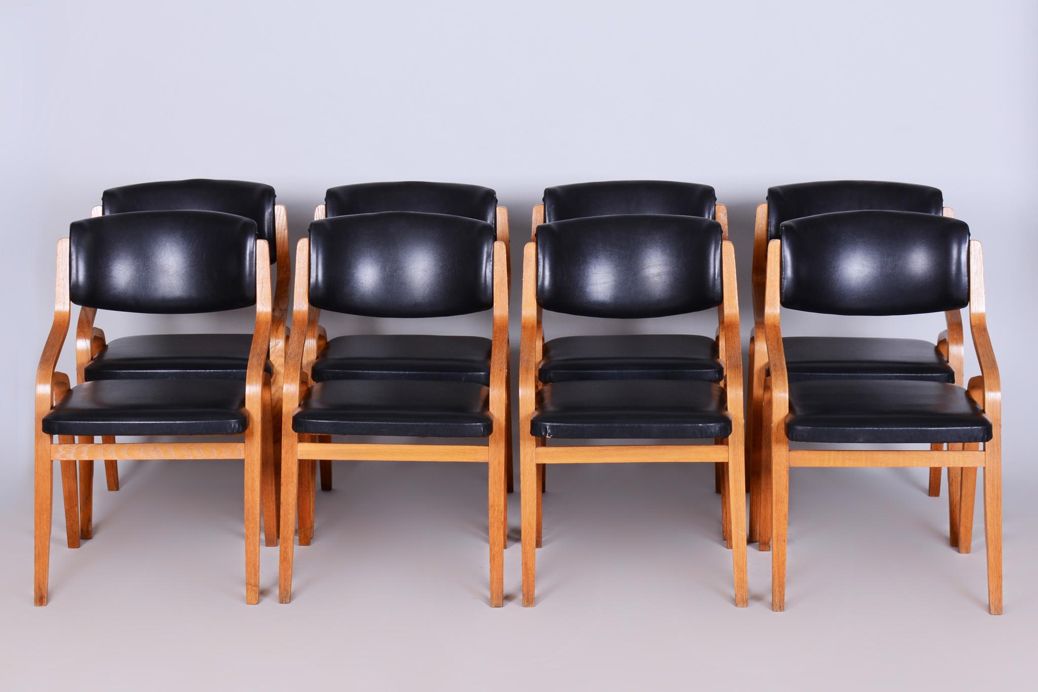 Mid-Century moderno Set di otto sedie di metà secolo restaurate, di Ludvik Volak, Acero, Repubblica Ceca, anni '60 in vendita