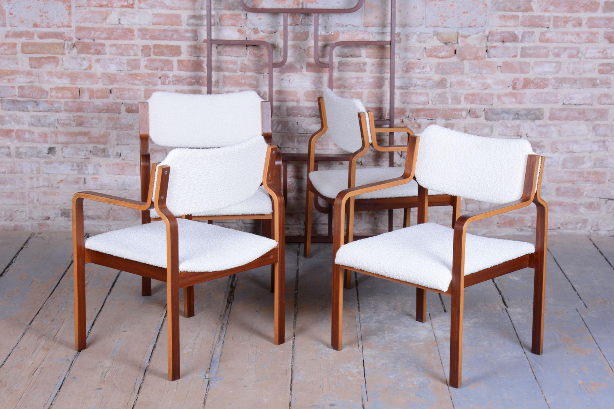 Satz von acht restaurierten Mid-Century-Stühlen von Ludvik Volak, Mahagoni, Tschechisch, 1960er Jahre im Angebot 5