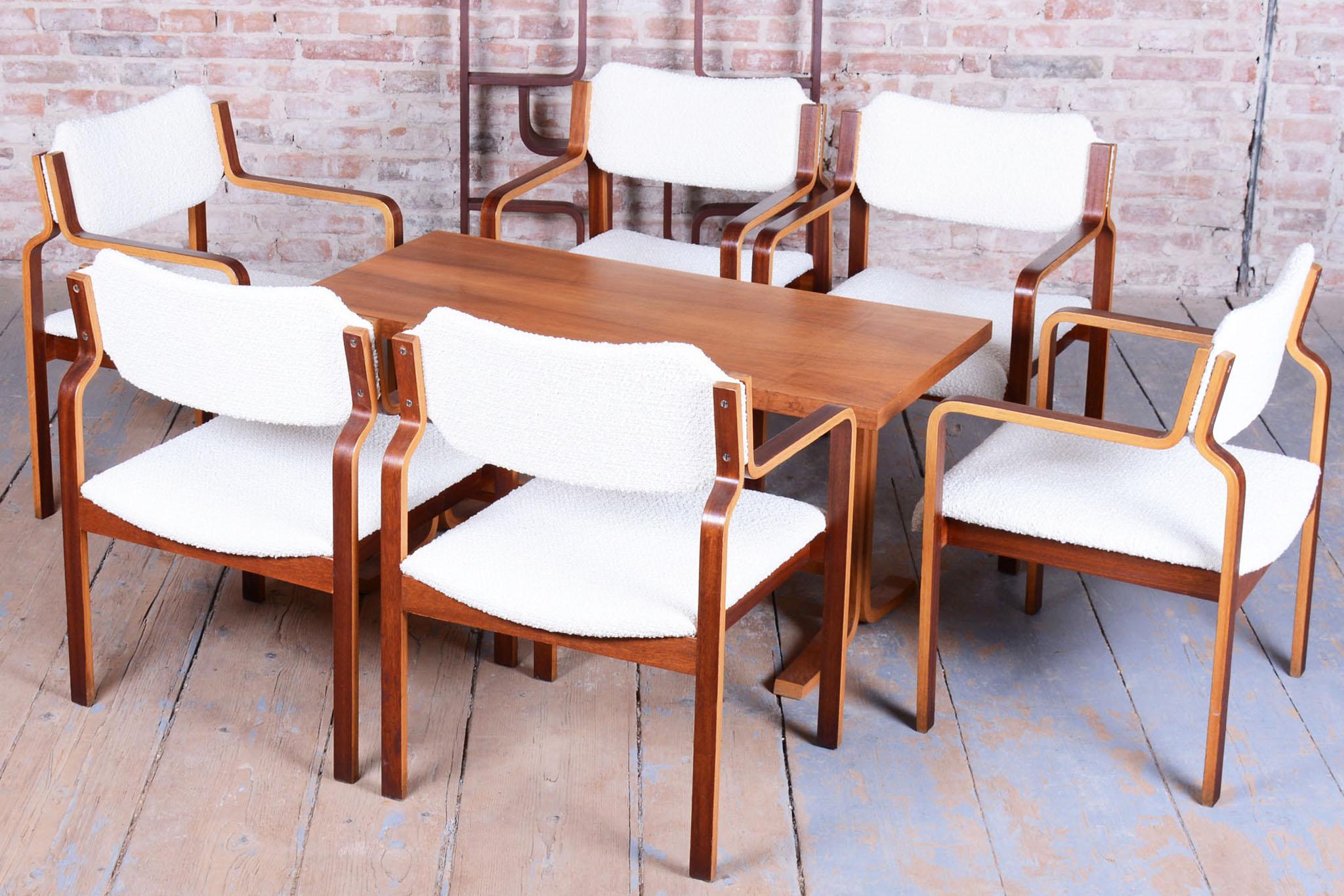 Satz von acht restaurierten Mid-Century-Stühlen von Ludvik Volak, Mahagoni, Tschechisch, 1960er Jahre im Angebot 1