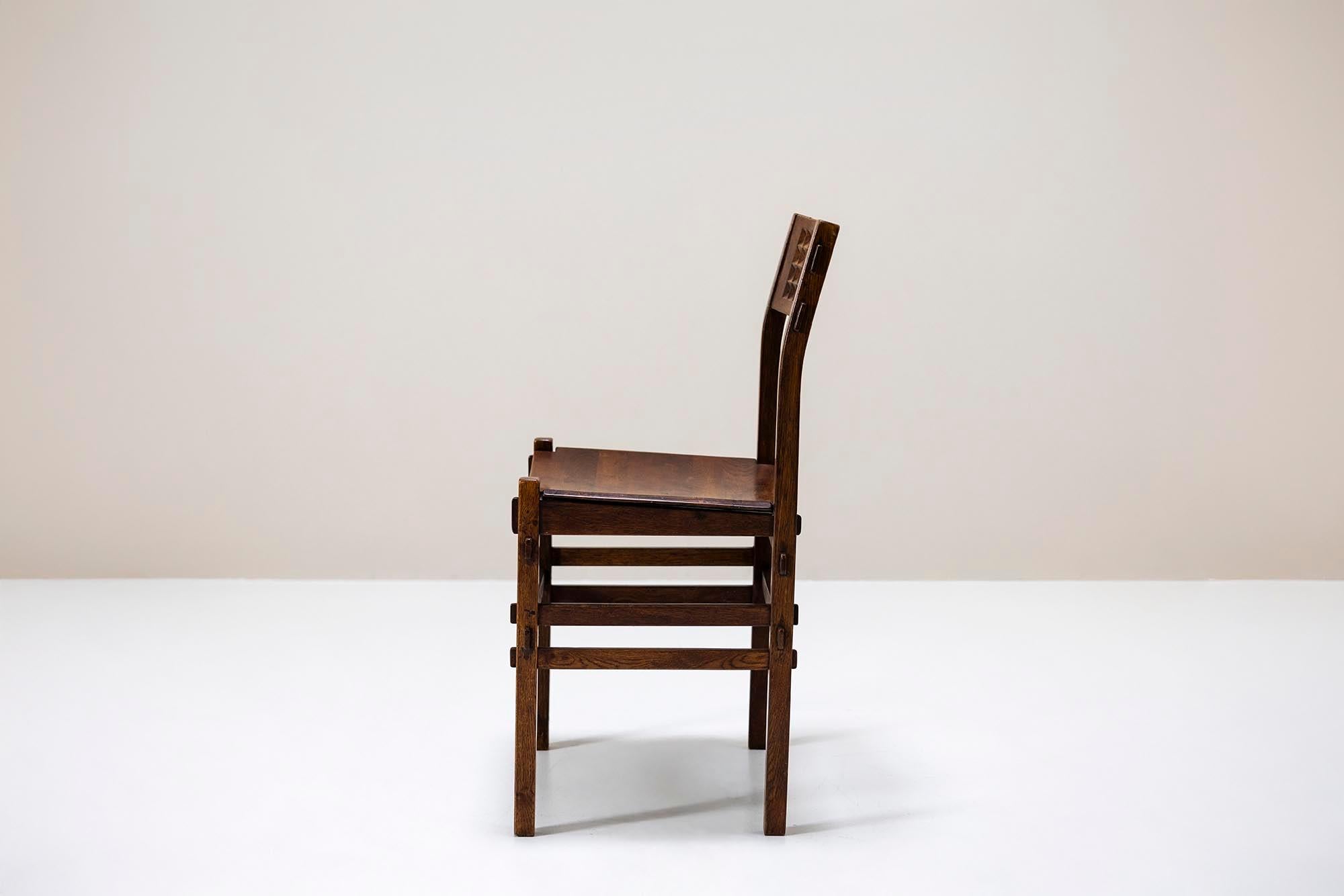Set di otto sedie da pranzo Rivadossi con schienale intagliato in Oak Oak in vendita 5