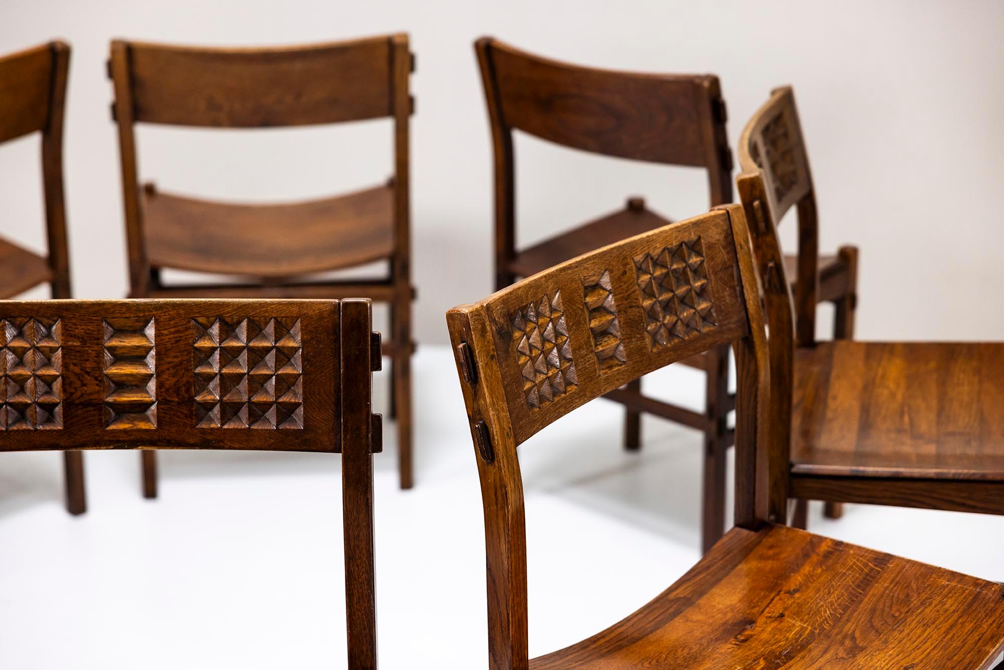 Set di otto sedie da pranzo Rivadossi con schienale intagliato in Oak Oak in vendita 10