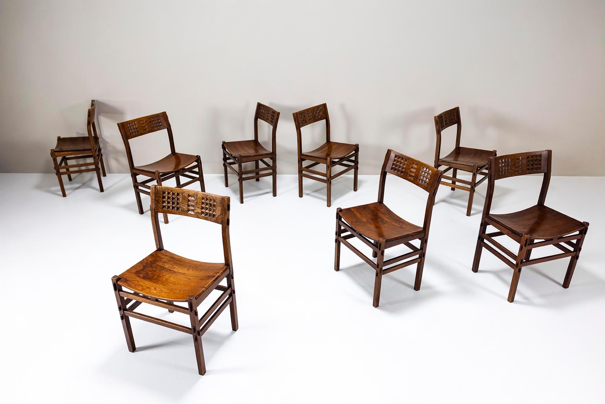 Quercia Set di otto sedie da pranzo Rivadossi con schienale intagliato in Oak Oak in vendita