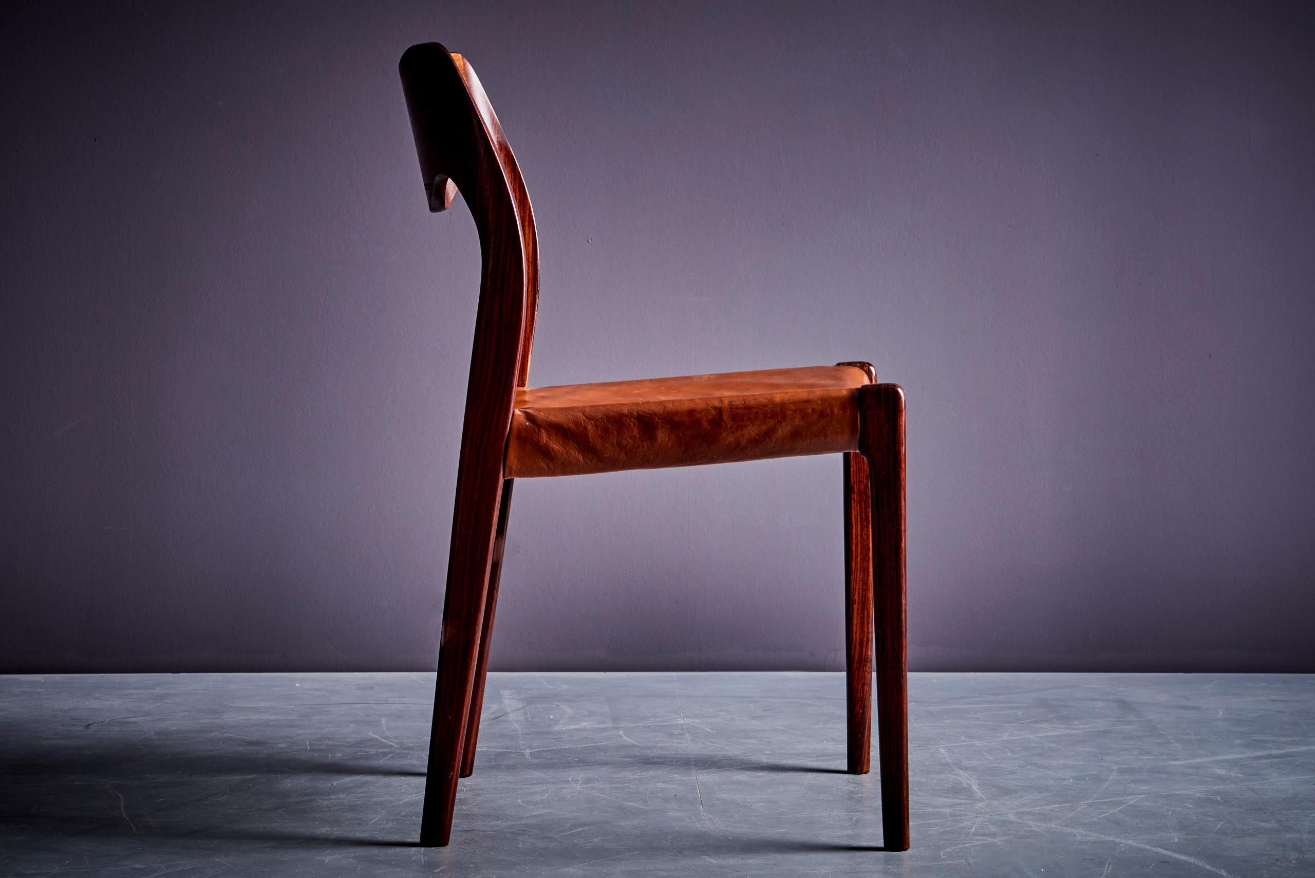 Set of eight Rosewood Dining Chairs Model 71 by Niels O. Møller In Good Condition In Berlin, DE