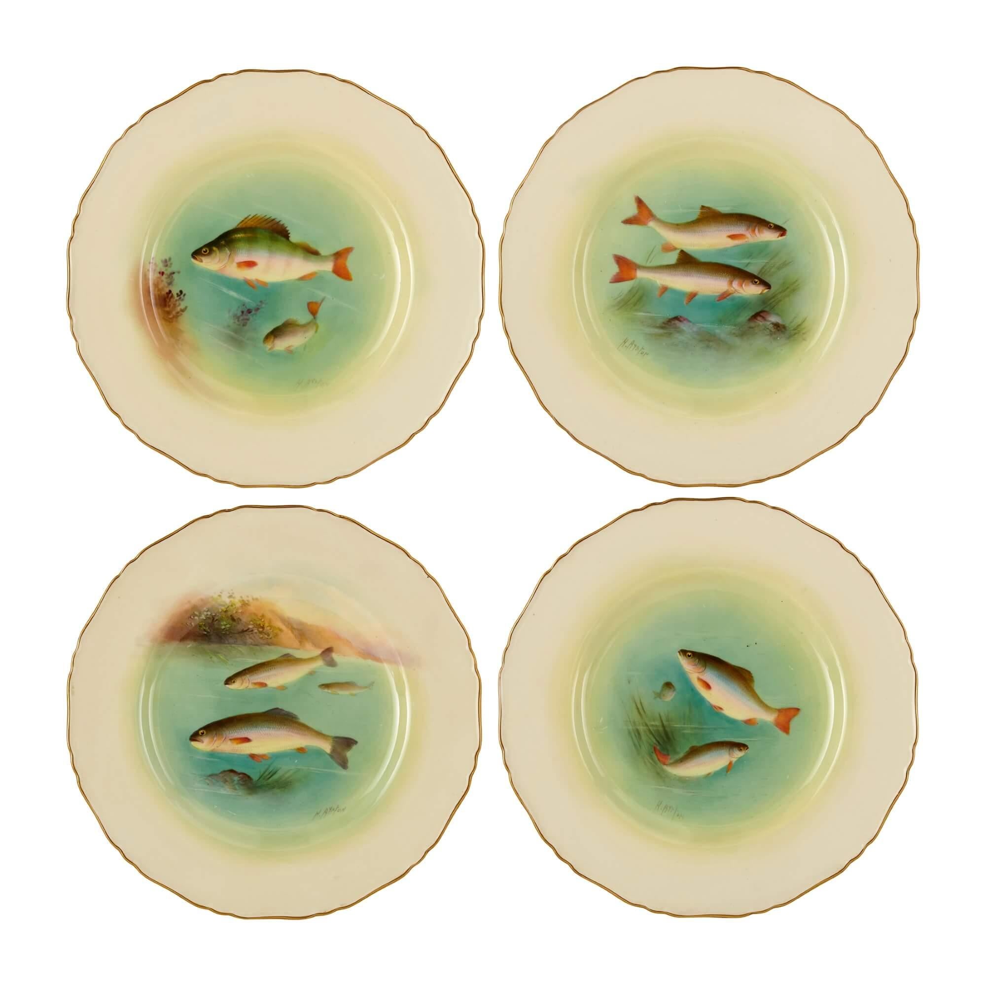 English Set of Eight Royal Worcester Ichthyological porcelain plates For Sale